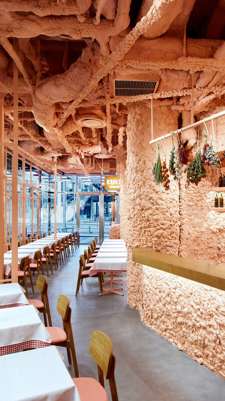 Glorious Chain Café
