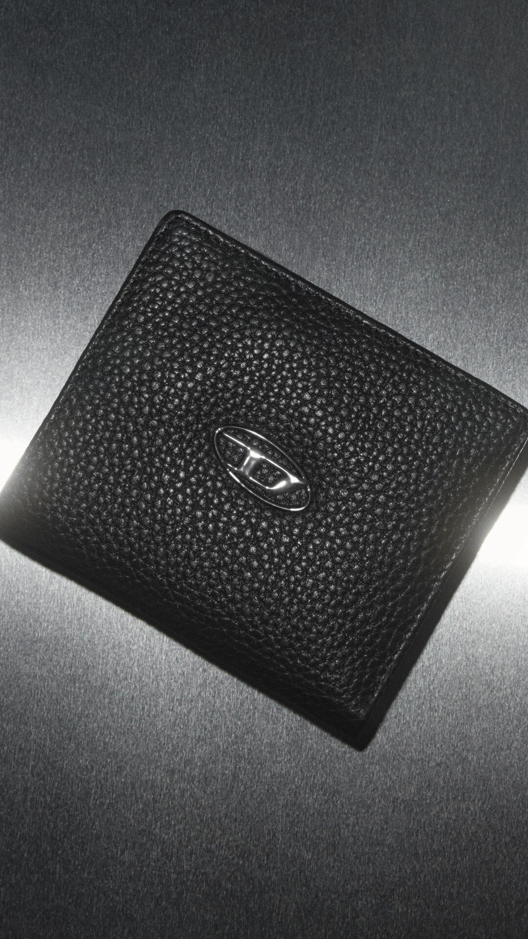 テクスチャーミックスで着こなす都会のレイヤード｜DIESEL BLACK