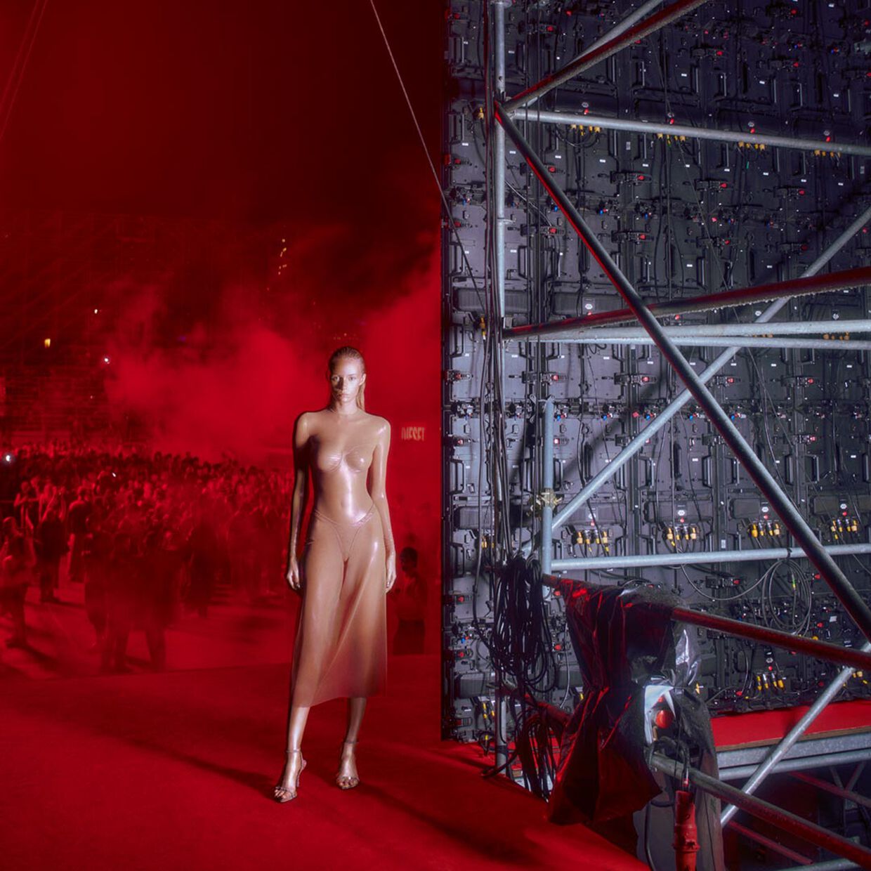 <div class="module-8__title"><div class="pd-heading__container">
    
    

    
    

    
    
    <h3 class="pd-heading pd-h3-style pd-text-align-left pd-heading-small"  style='' >
          SS24 Runway Show
    </h3>
    
</div><div class="pd-icon">

    


    
    
        
            <style>
            #icon-arrow-cta-38a53b140c7a727430d21b45b0{
                fill:;
            }
            </style>
        
        <svg id="icon-arrow-cta-38a53b140c7a727430d21b45b0"
             class="icon-arrow-cta null null"
             
            
        >
            <use xlink:href="/on/demandware.static/Sites-DieselJP-Site/-/default/dw2a5e7d1c/imgs/sprite.svg#arrow-cta"/>
        </svg>
    



</div></div>