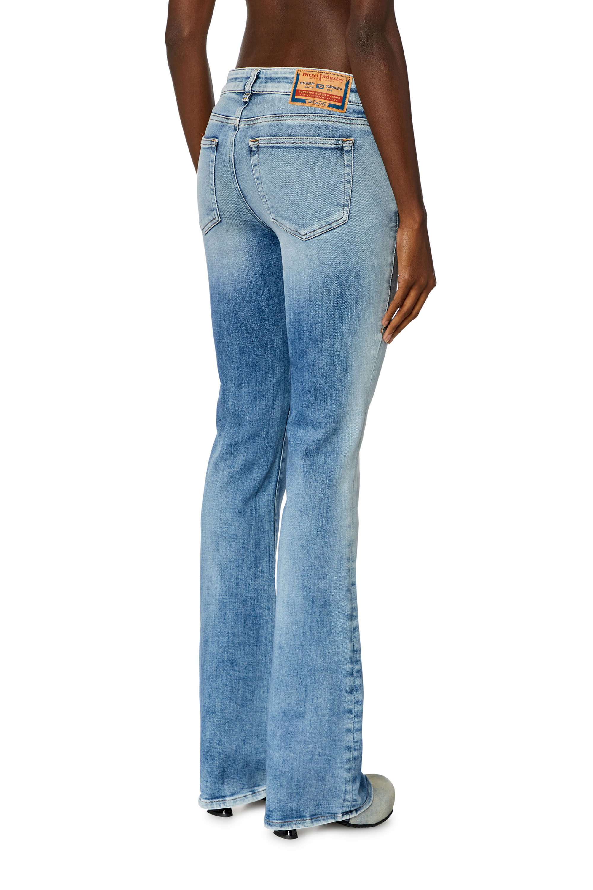 Diesel - Female's Bootcut Jeans 1969 D-Ebbey 09H66, ライトブルー - 5