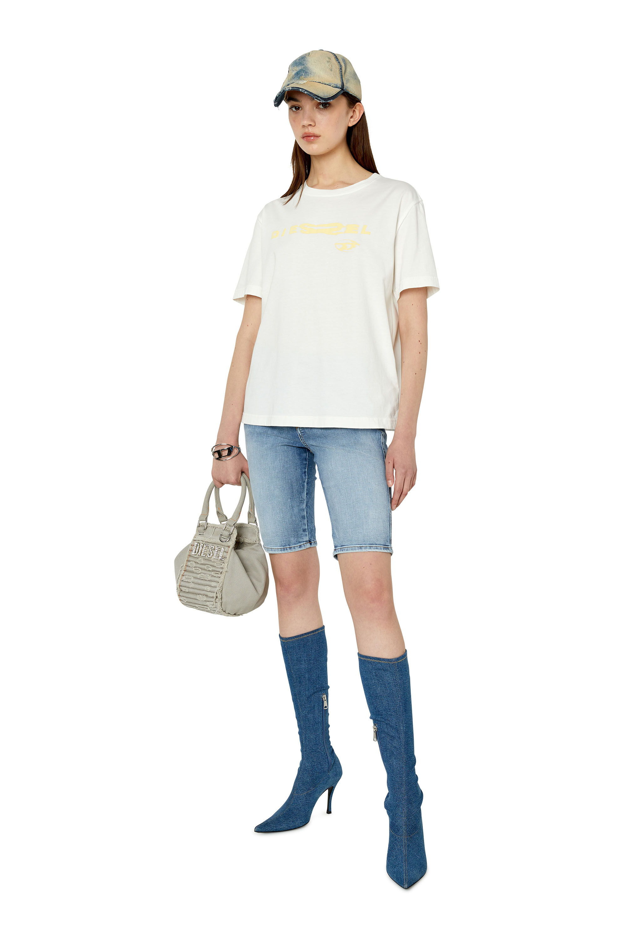 Diesel - T-DANNY, Female's Tシャツ ルーズフィット in ホワイト - 1