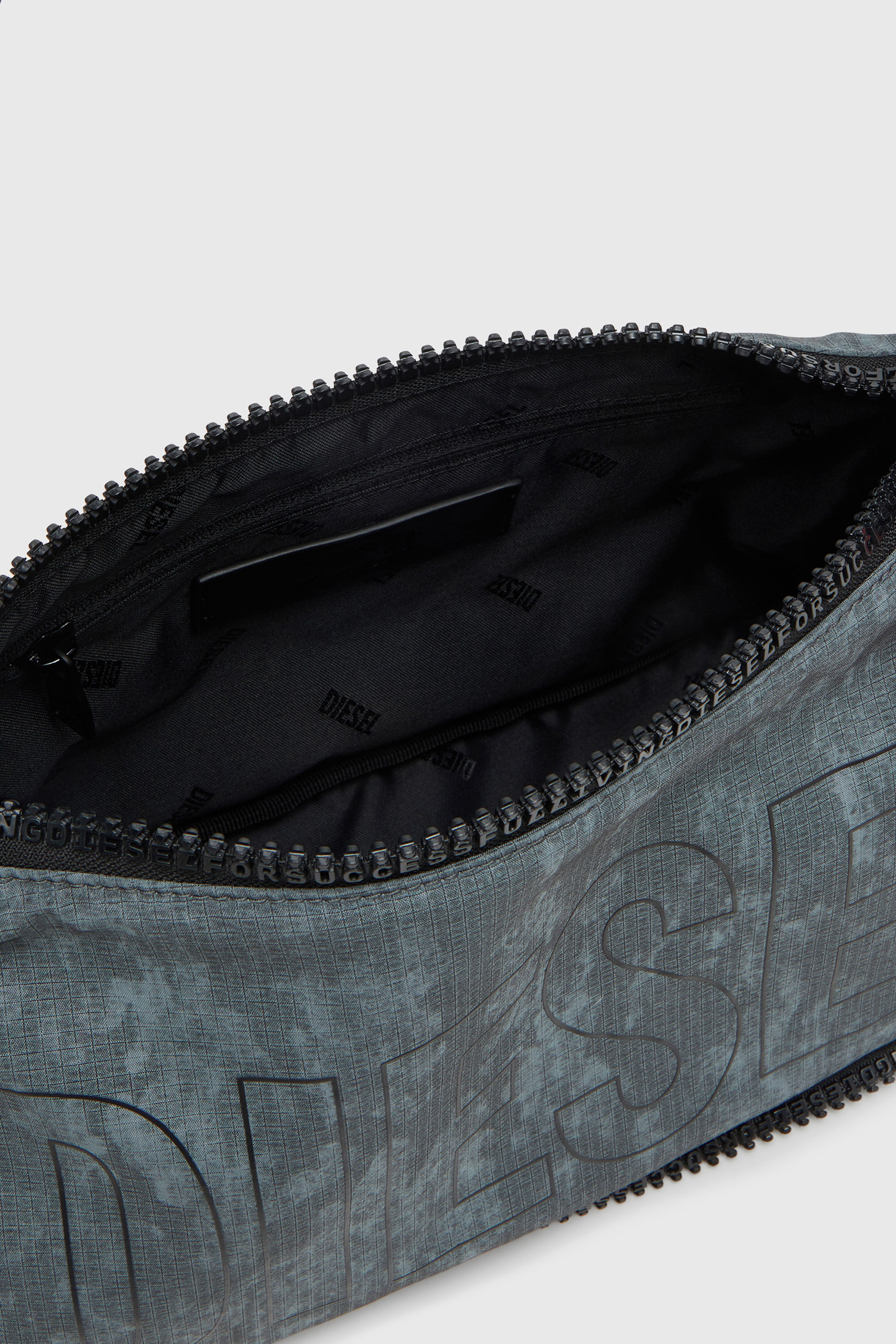 ZIP-D CROSSBODY BAG X クロスボディバッグ｜グレー｜ウィメンズ｜DIESEL
