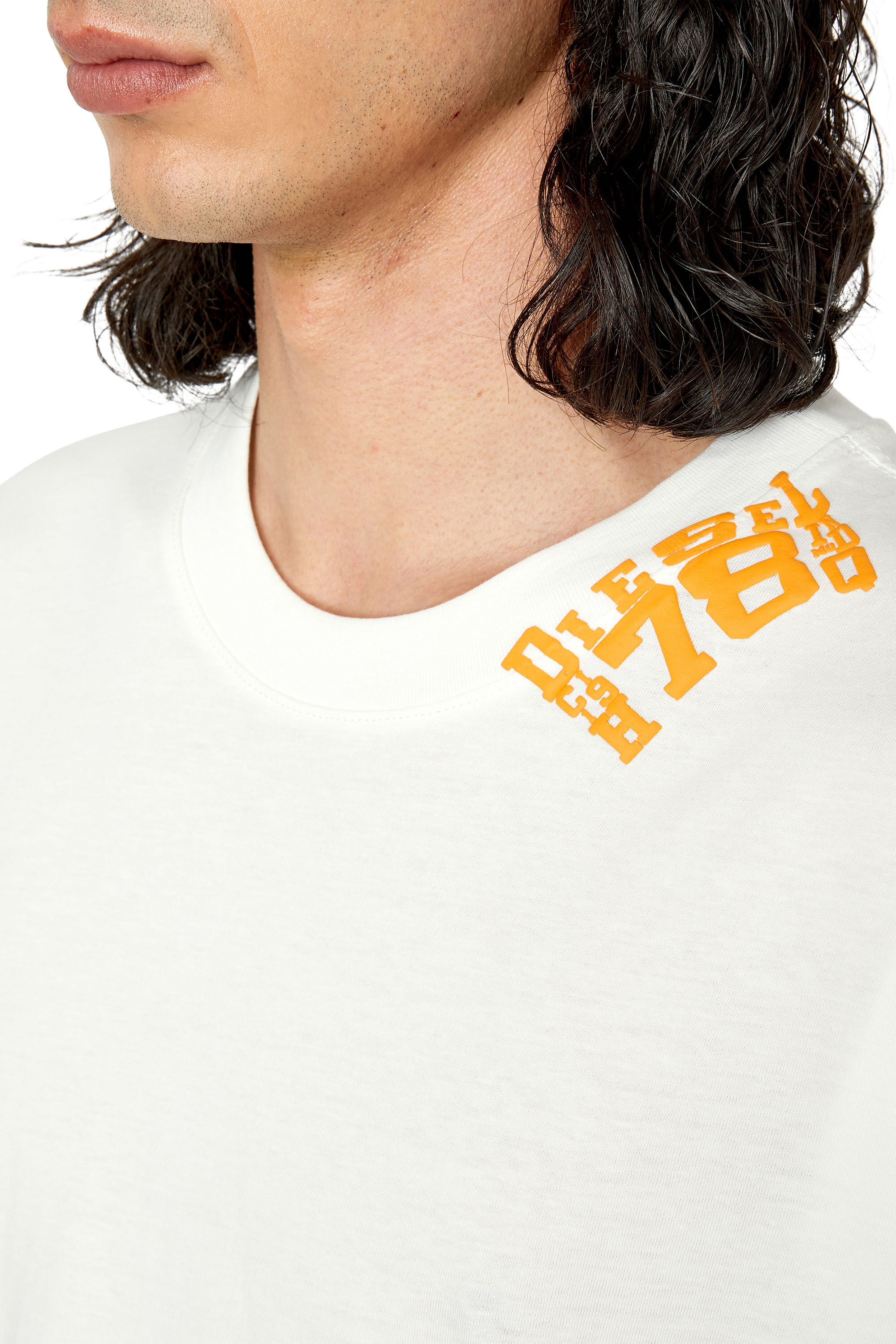 Diesel - T-WASH-G9, Male's Tシャツ グラフィック ロゴ in ホワイト - 4