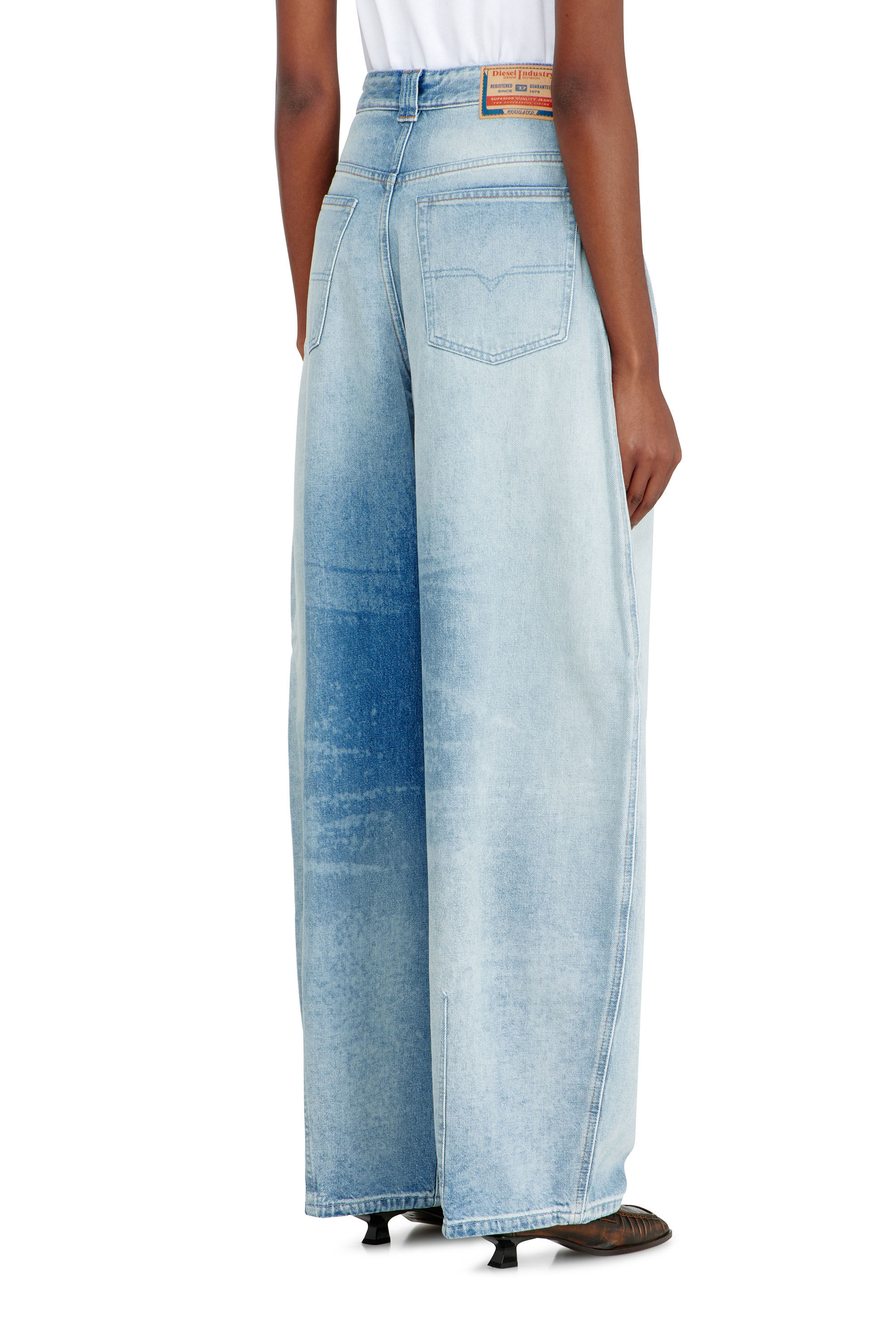 Diesel - Female's Relaxed Jeans 1987 D-Khelz 007EE, ライトブルー - 5