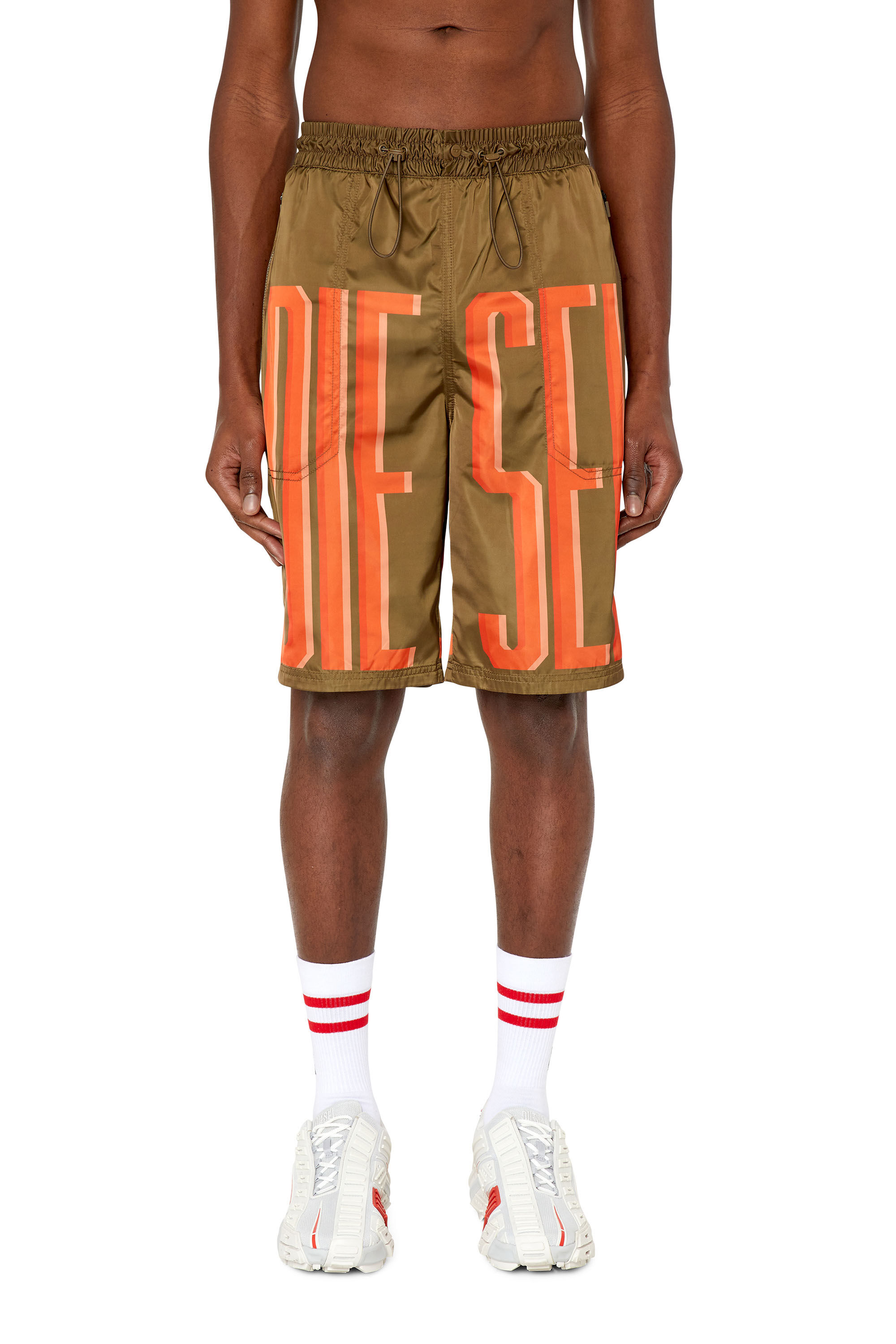 Diesel - AMWB-DENIS-WT18, Male's ハーフパンツ トレーニング DIESEL SPORT in グリーン - 2