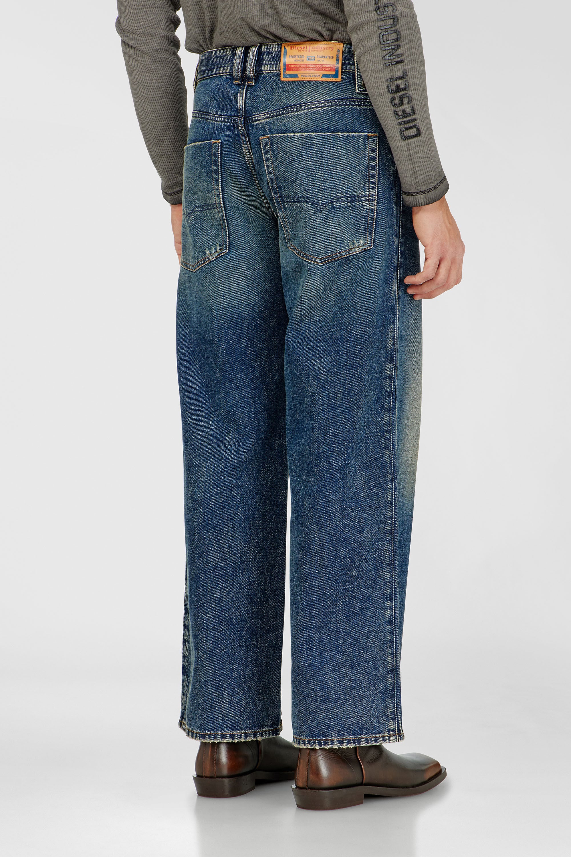 Diesel - Unisex's Relaxed Jeans 1982 D-Hakou 007FP, ダークブルー - 5