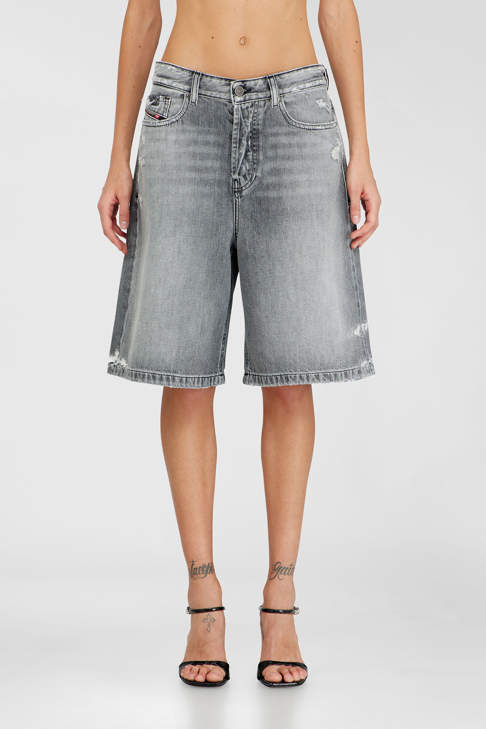 Diesel - DE-SIRE-SHORT, Female's デニムショートパンツ in グレー - 3
