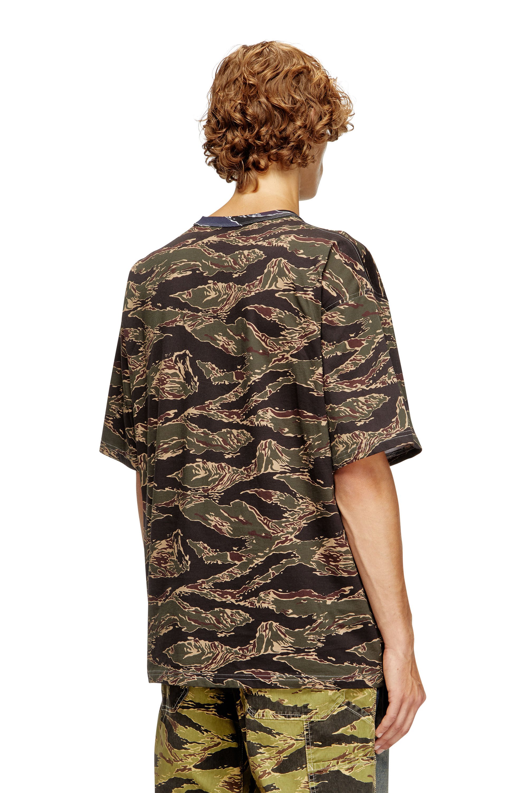 Diesel - T-BOXT-T22, Male's Camo T-shirt with camo logo in ミリタリーグリーン - 4