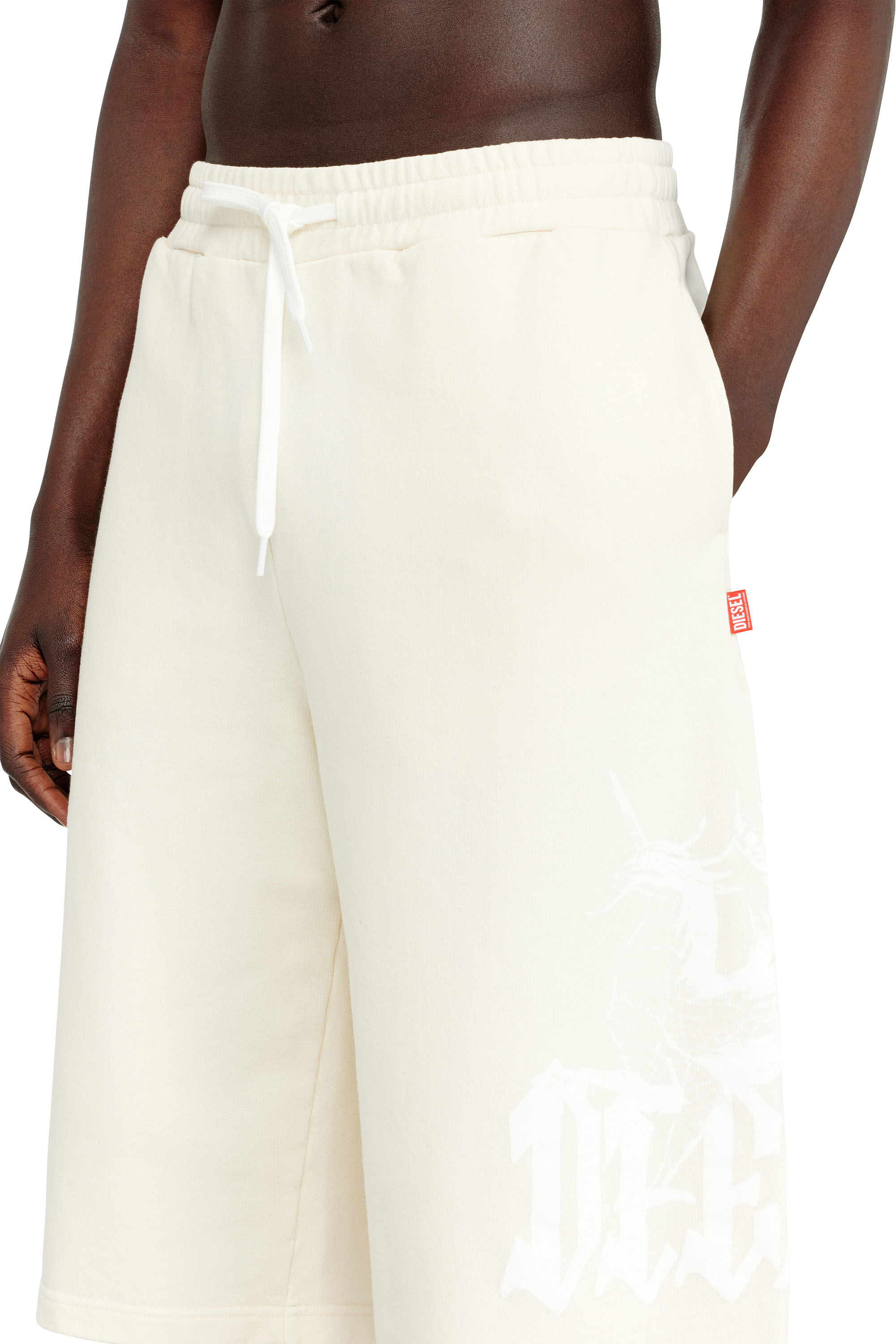 Diesel - P-FROM, Male's Treated longline sweat shorts with print in ホワイト - 4