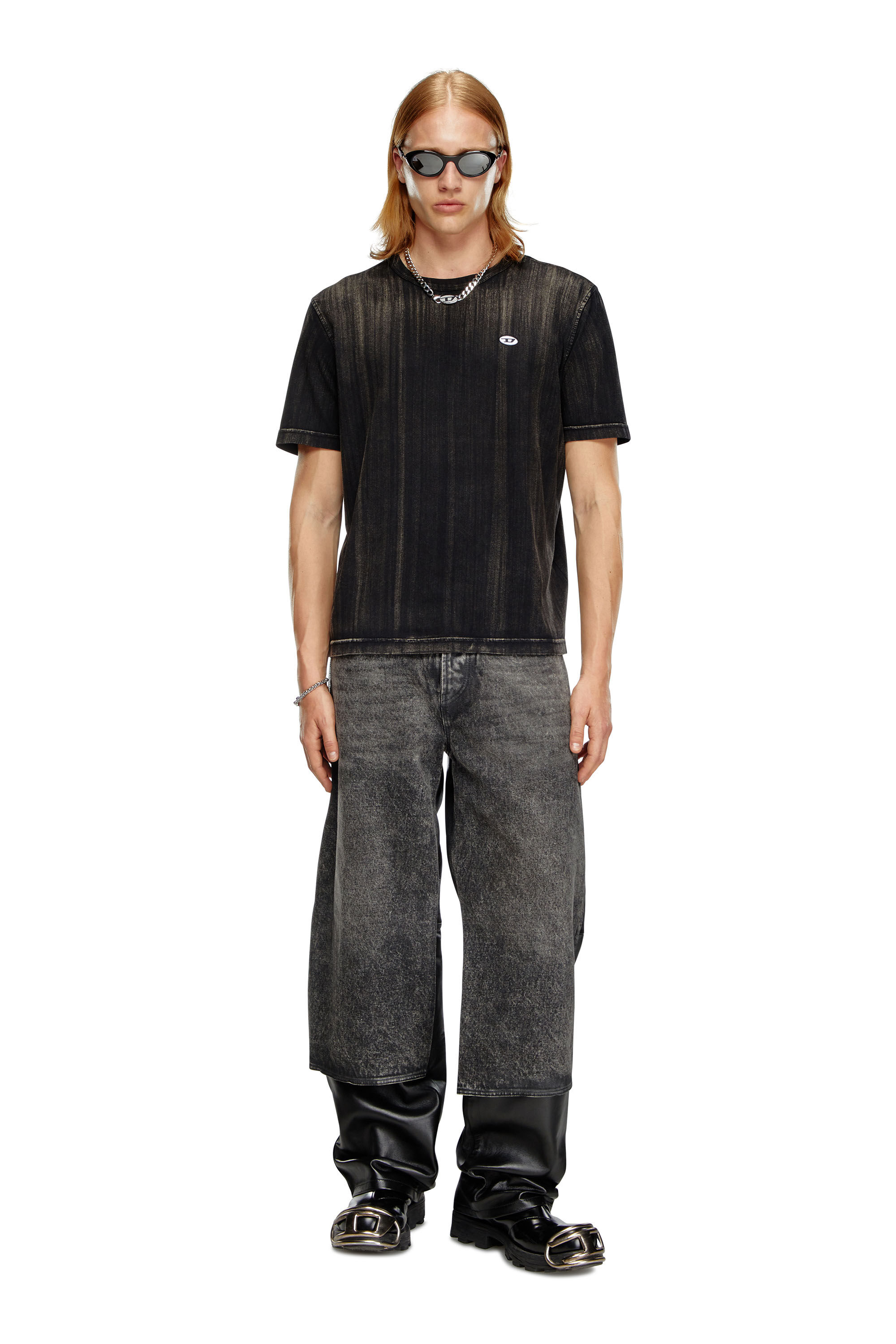 Diesel - T-ADJUST-K8, Male's T-shirt with brushstroke fading in ブラック - 1