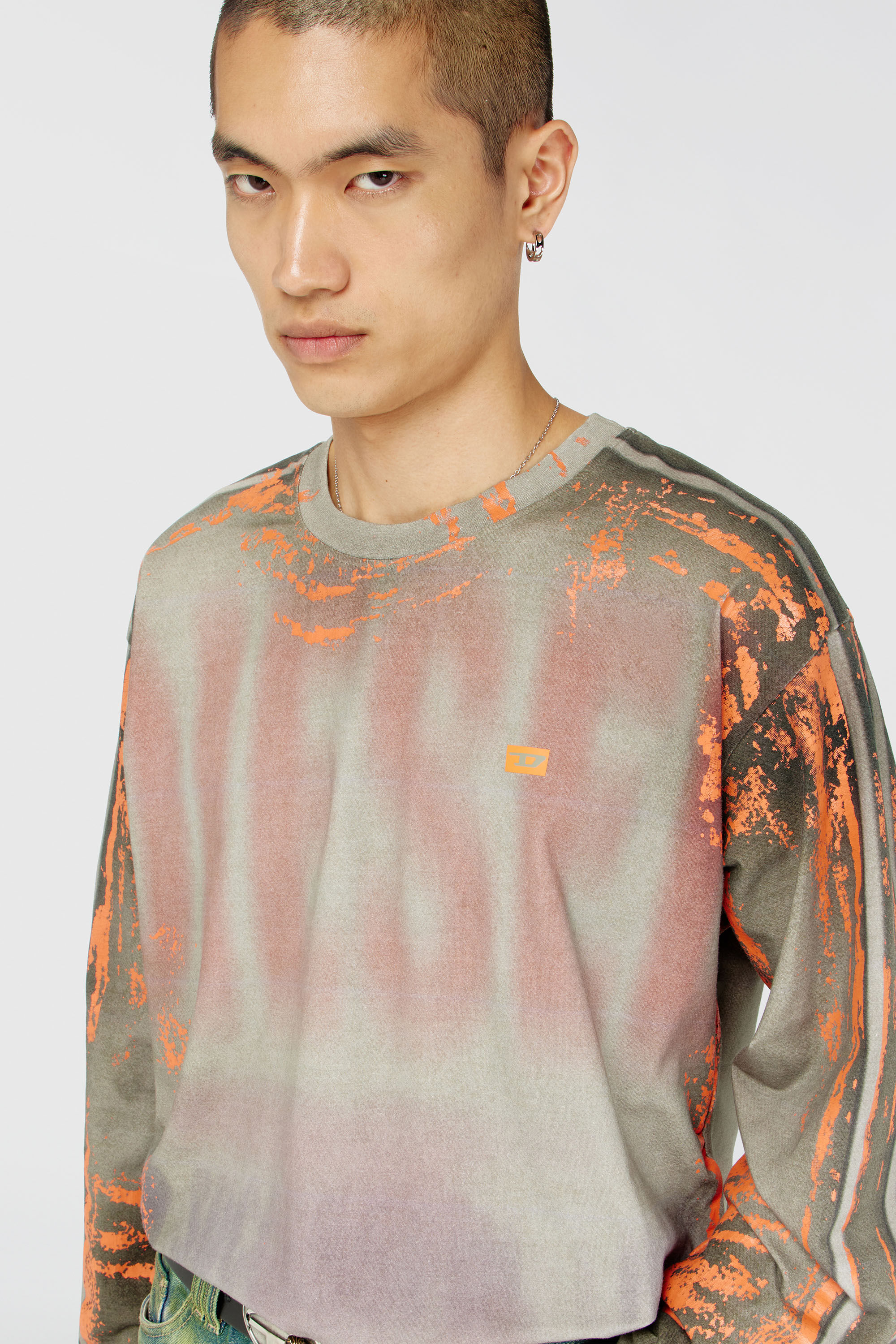 Diesel - T-FILMY, Male's Long-sleeve T-shirt in cracked jersey in グレー/オレンジ - 4