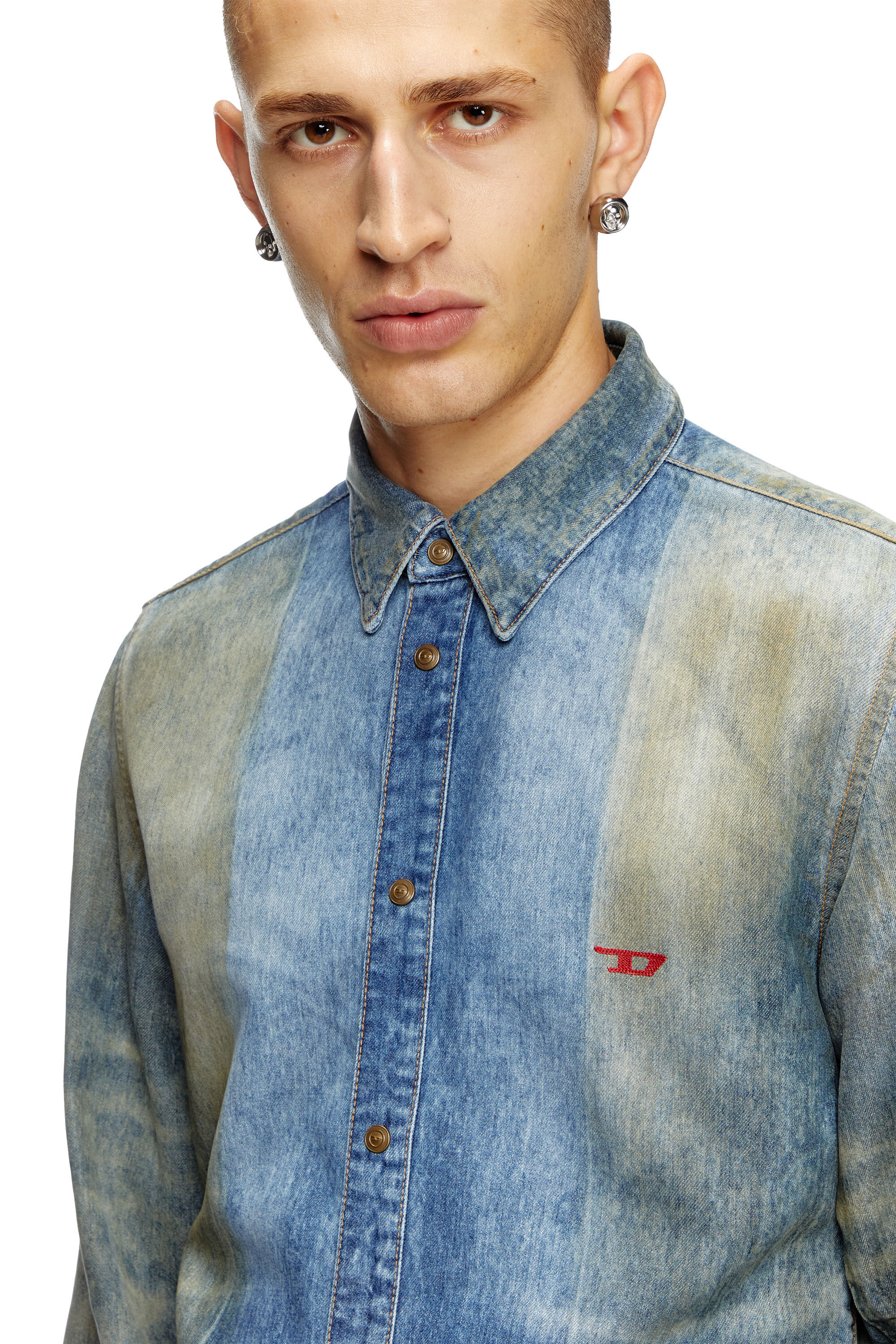 Diesel - D-FITTY-FSF, Male's Denim shirt with solarised folds in ミディアムブルー - 4