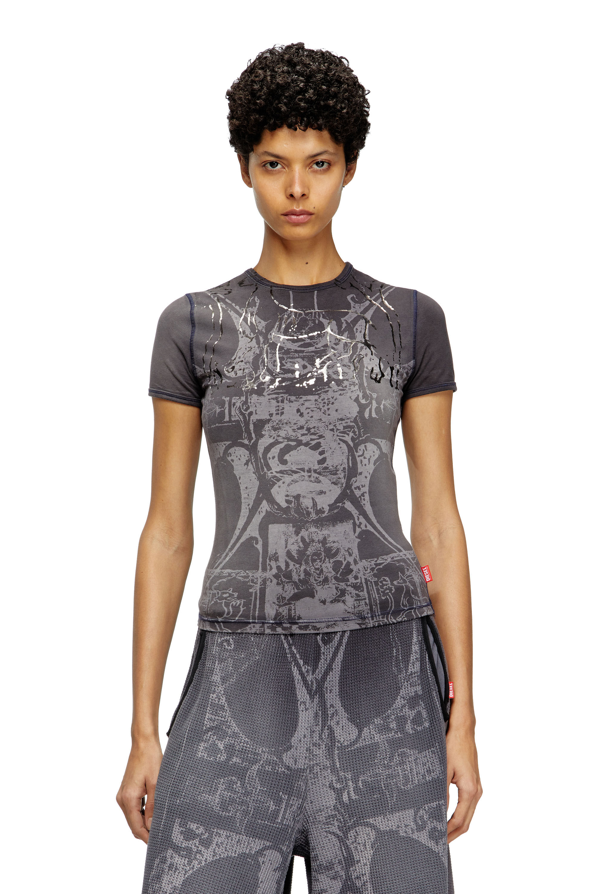 【DIESEL】T-アンキューティーズ-ロング-R6 トップ T-UNCUTIES-LONG-R6 T-shirt with foil print｜ブラック