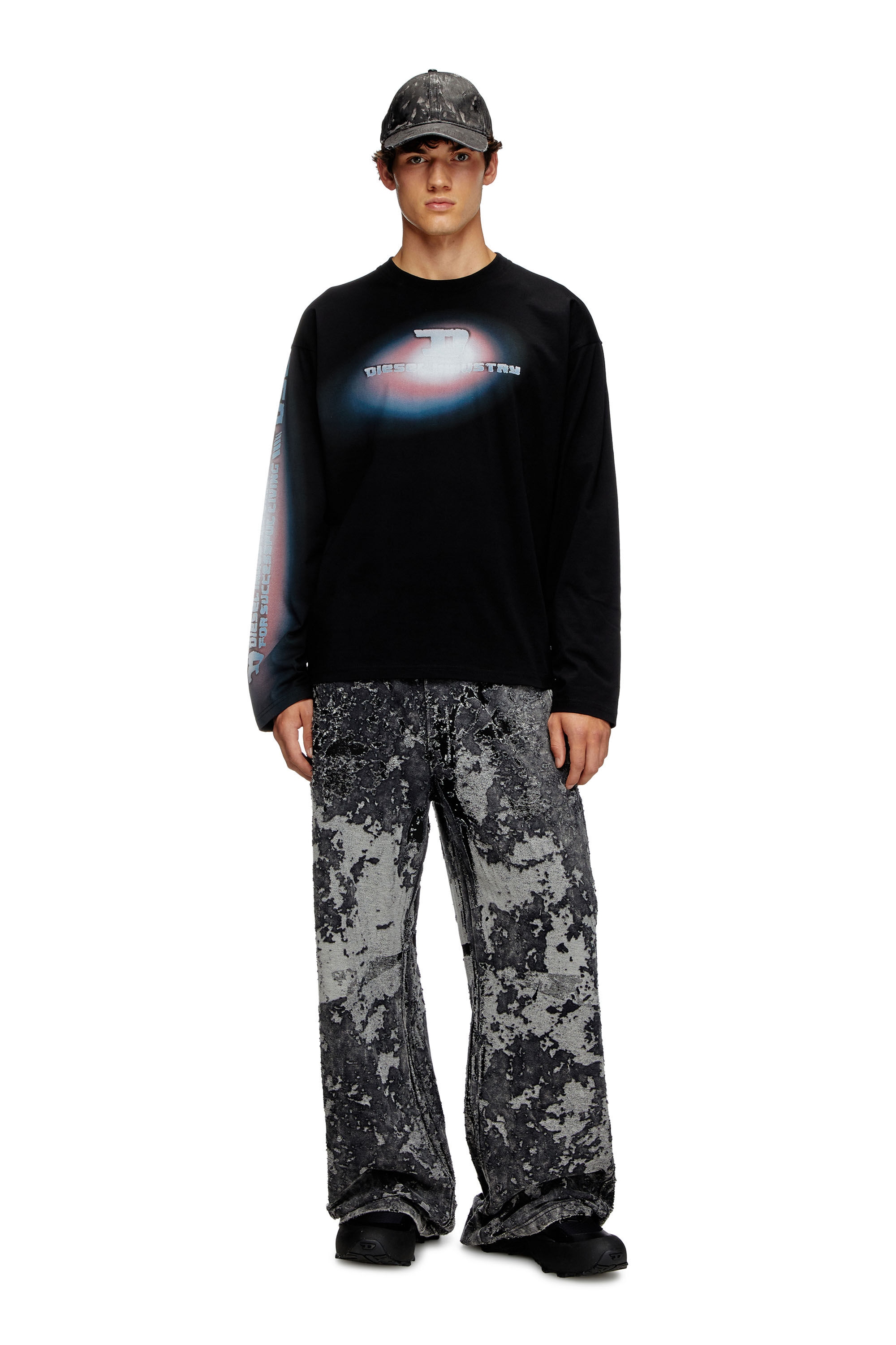 Diesel - T-ARCHIE-LS, Male's Long-sleeve T-shirt with spotlight print in ブラック - 1