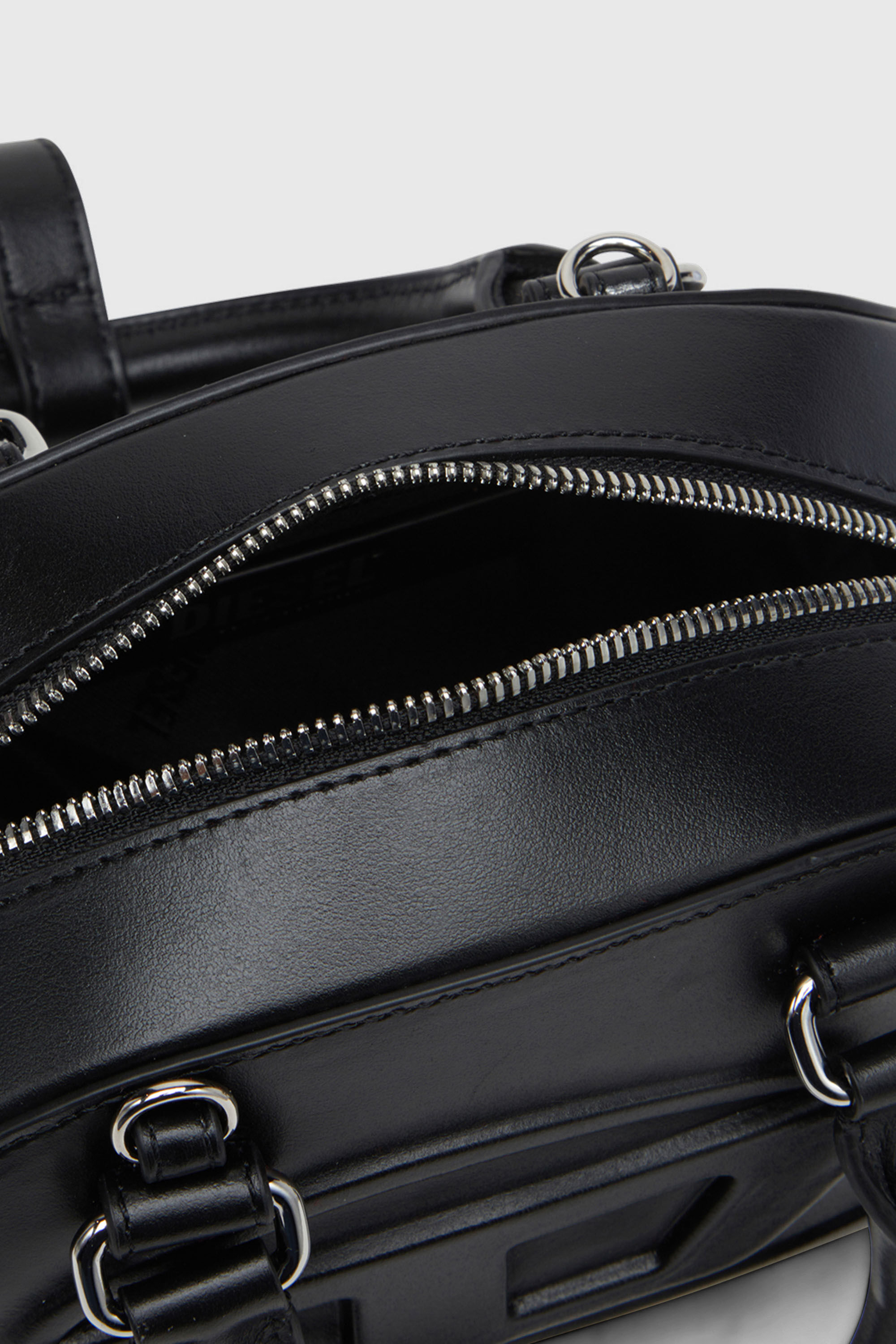 1DR DOME CROSSBODY クロスボディバッグ｜ブラック｜ウィメンズ｜DIESEL