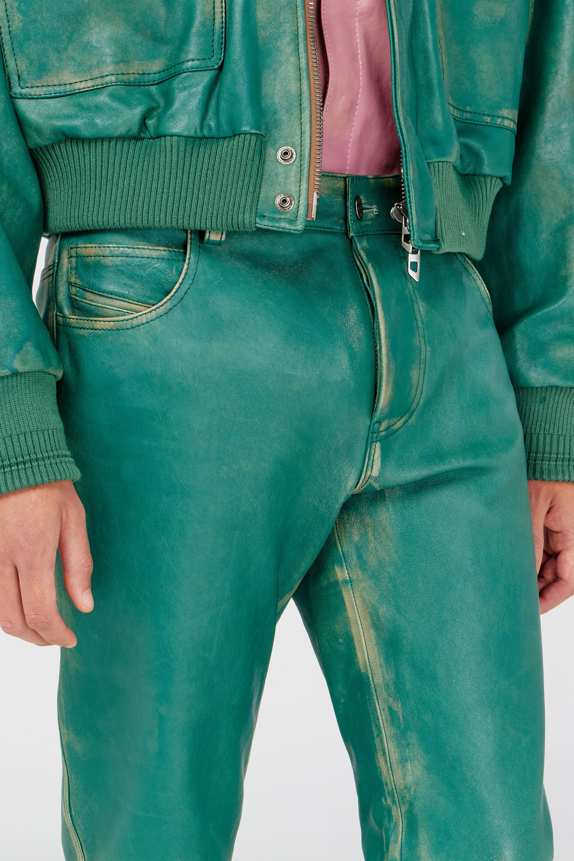 Diesel - P-OCKET, Male's Pants in treated leather in ダークグリーン - 5