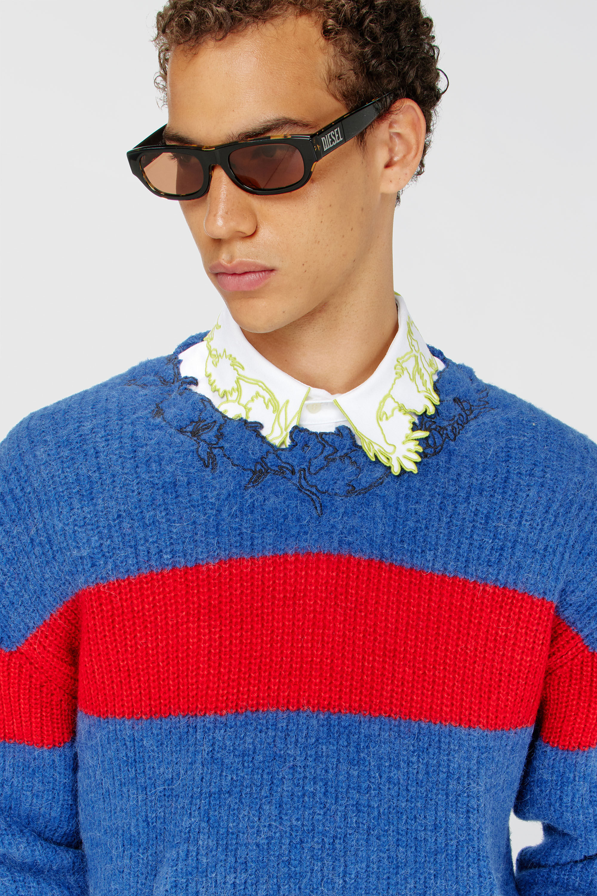 Diesel - K-SOREN, Male's Alpaca-blend jumper with jagged floral neck in レッド/ブルー - 4