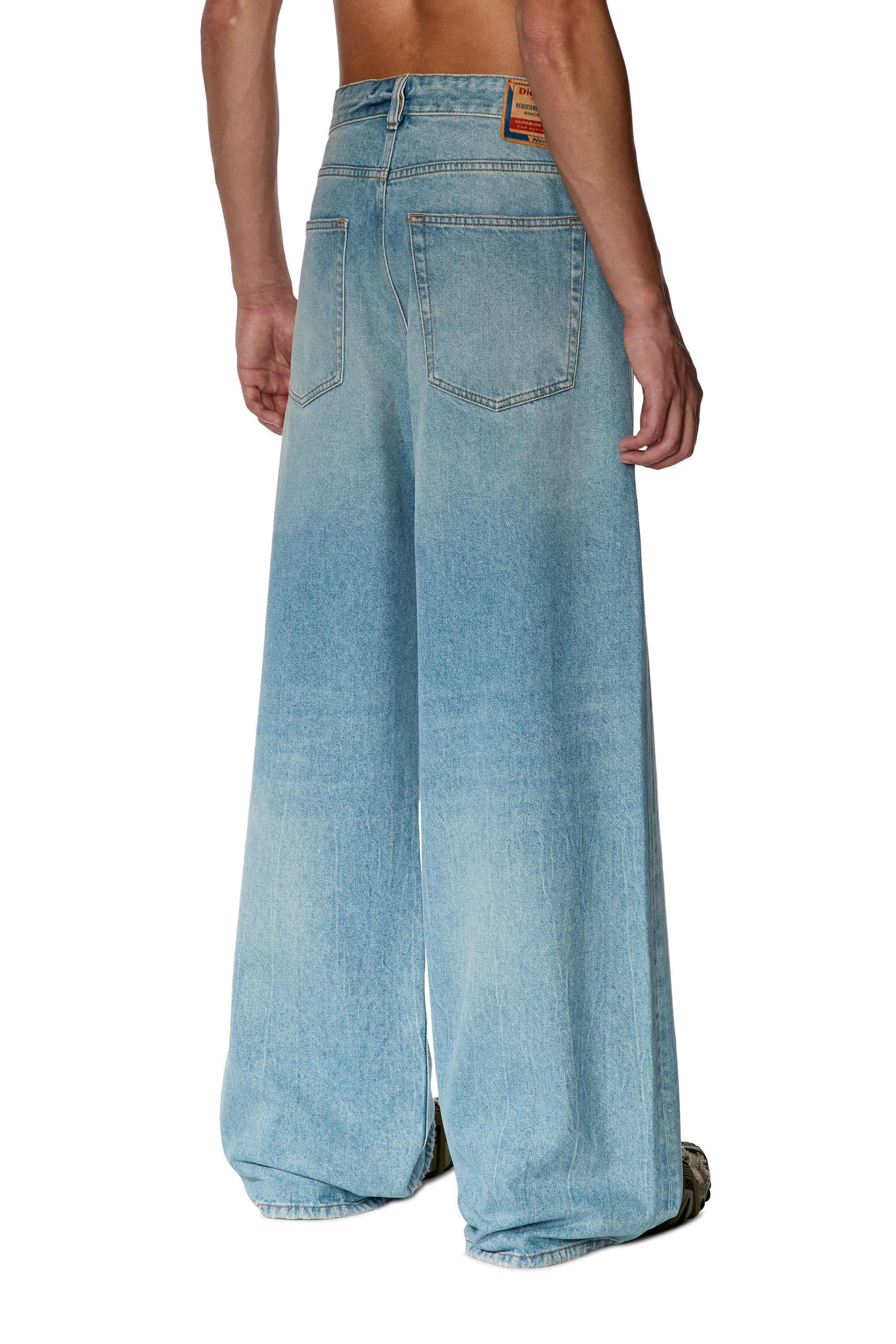 Diesel - Male's Relaxed Jeans D-Rise 09E25, ライトブルー - 4