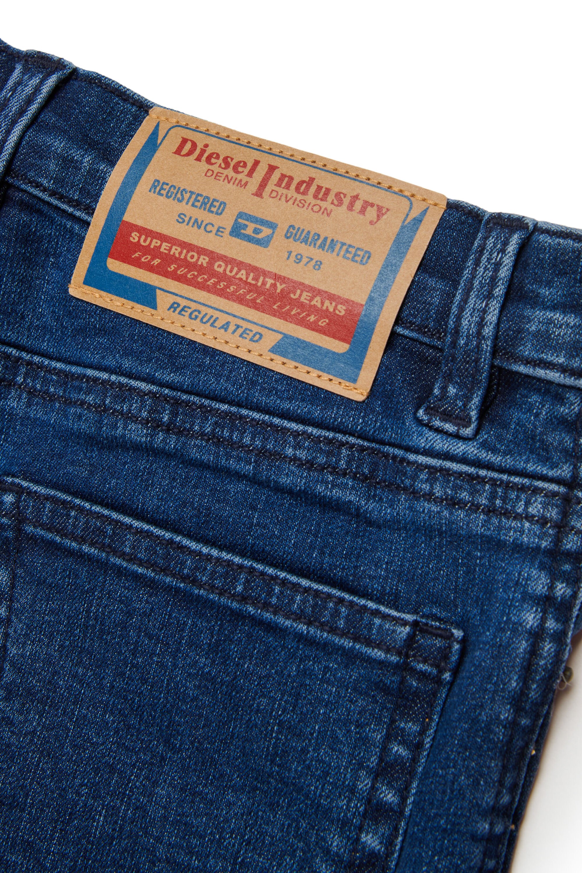 Diesel - D-MACS-SH-J, Male's デニムショートパンツ in ダークブルー - 4