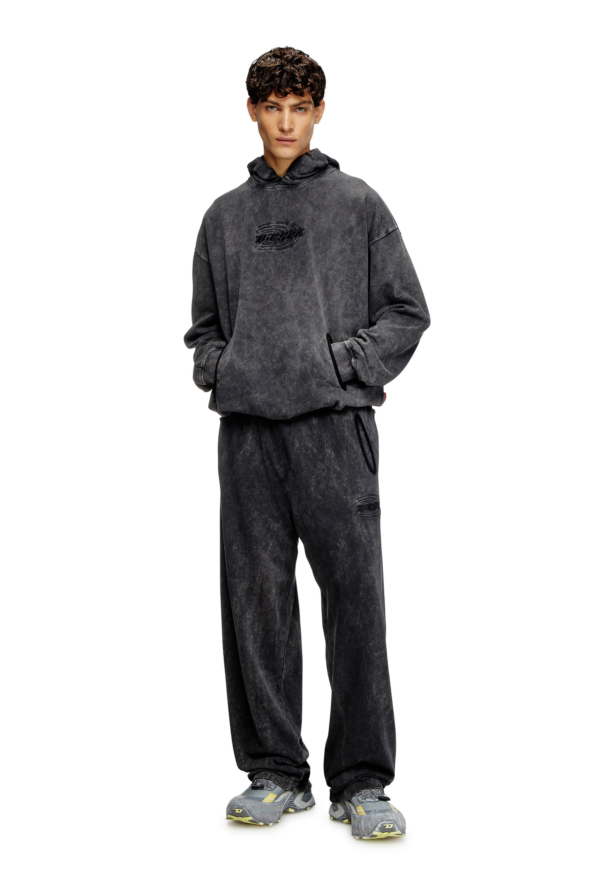 Diesel - P-MARKLE, Male's Treated sweatpants with gathered waist in ブラック - 3