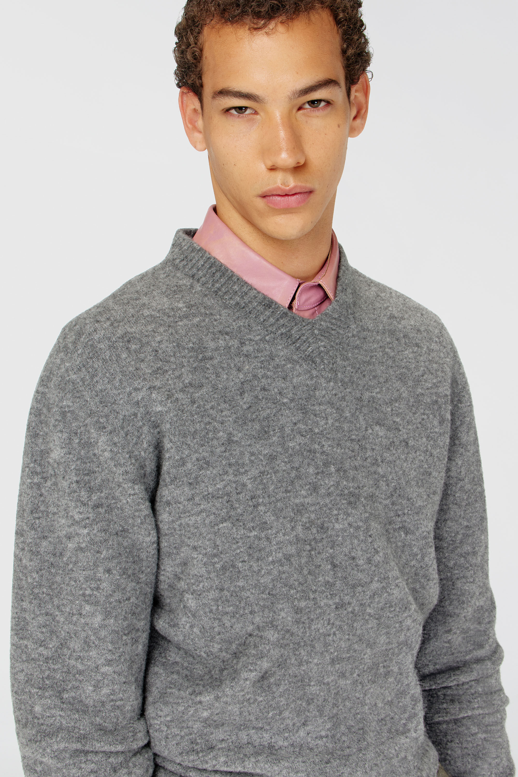 Diesel - K-ANDIE, Male's V-neck jumper in wrinkled boiled knit in グレー - 4