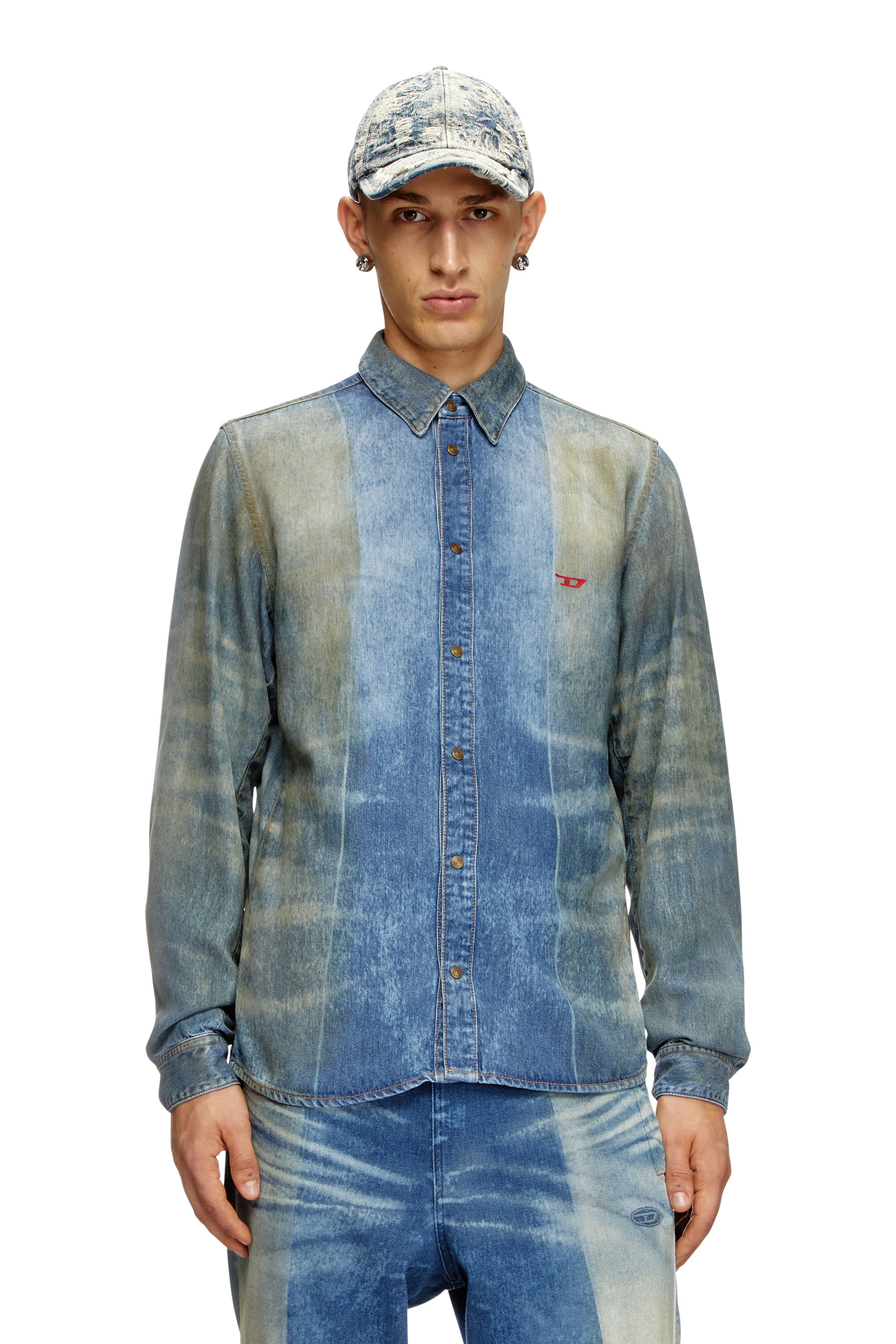 Diesel - D-FITTY-FSF, Male's Denim shirt with solarised folds in ミディアムブルー - 3