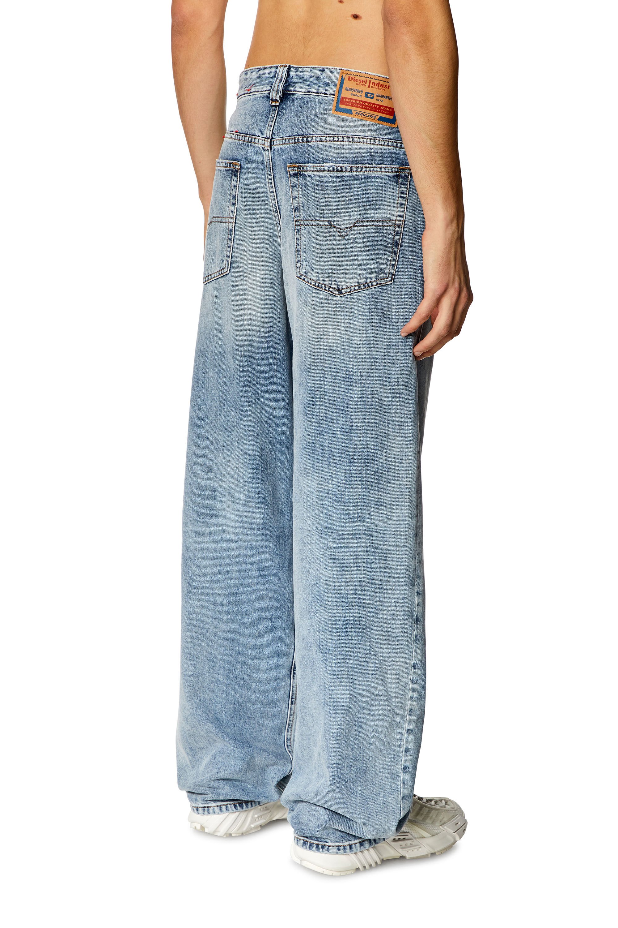 Diesel - Male's Relaxed Jeans 2001 D-Macro 09H57, ライトブルー - 4