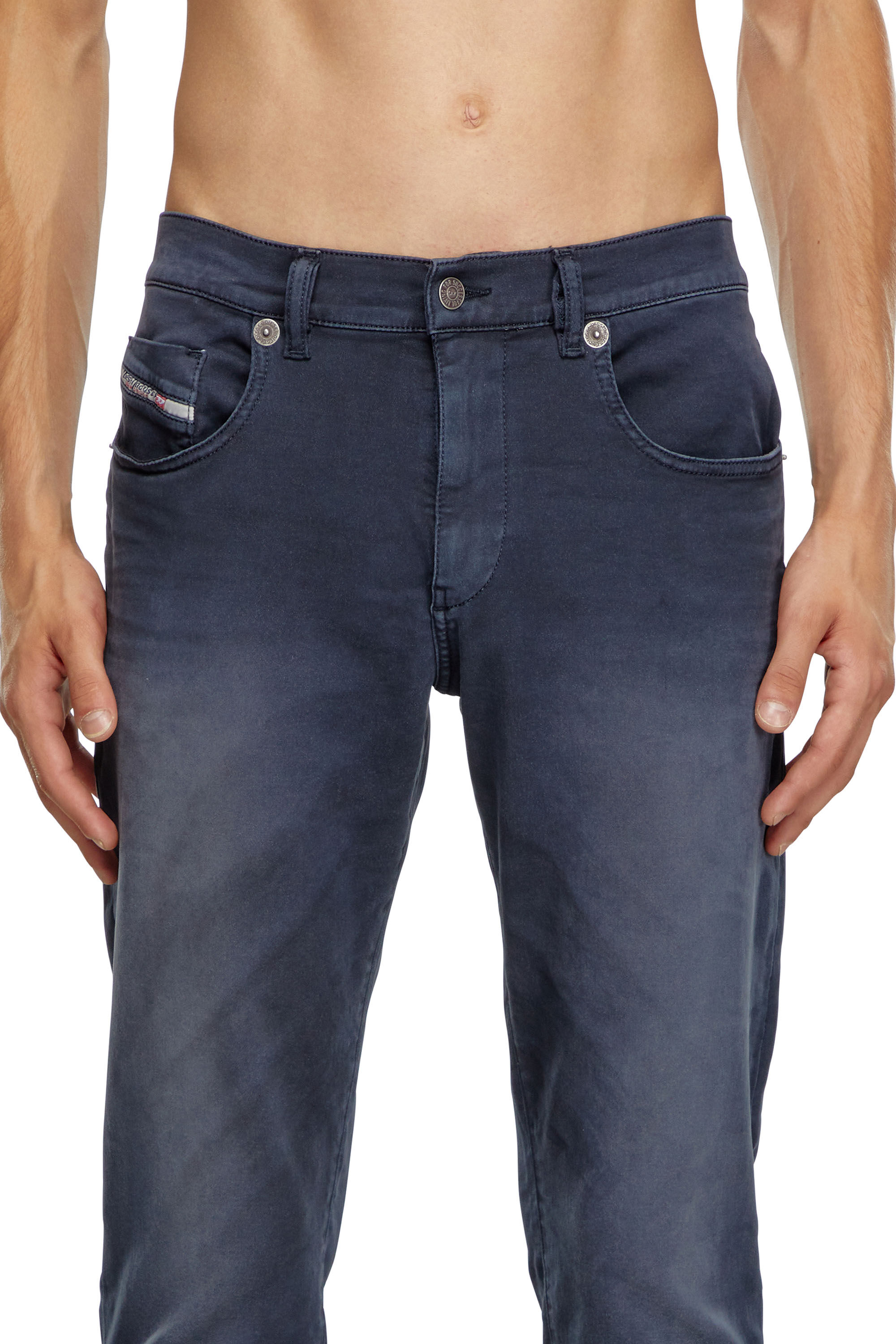 Diesel - Male's Slim 2060 D-Strukt Joggjeans® 0670M, ダークブルー - 4