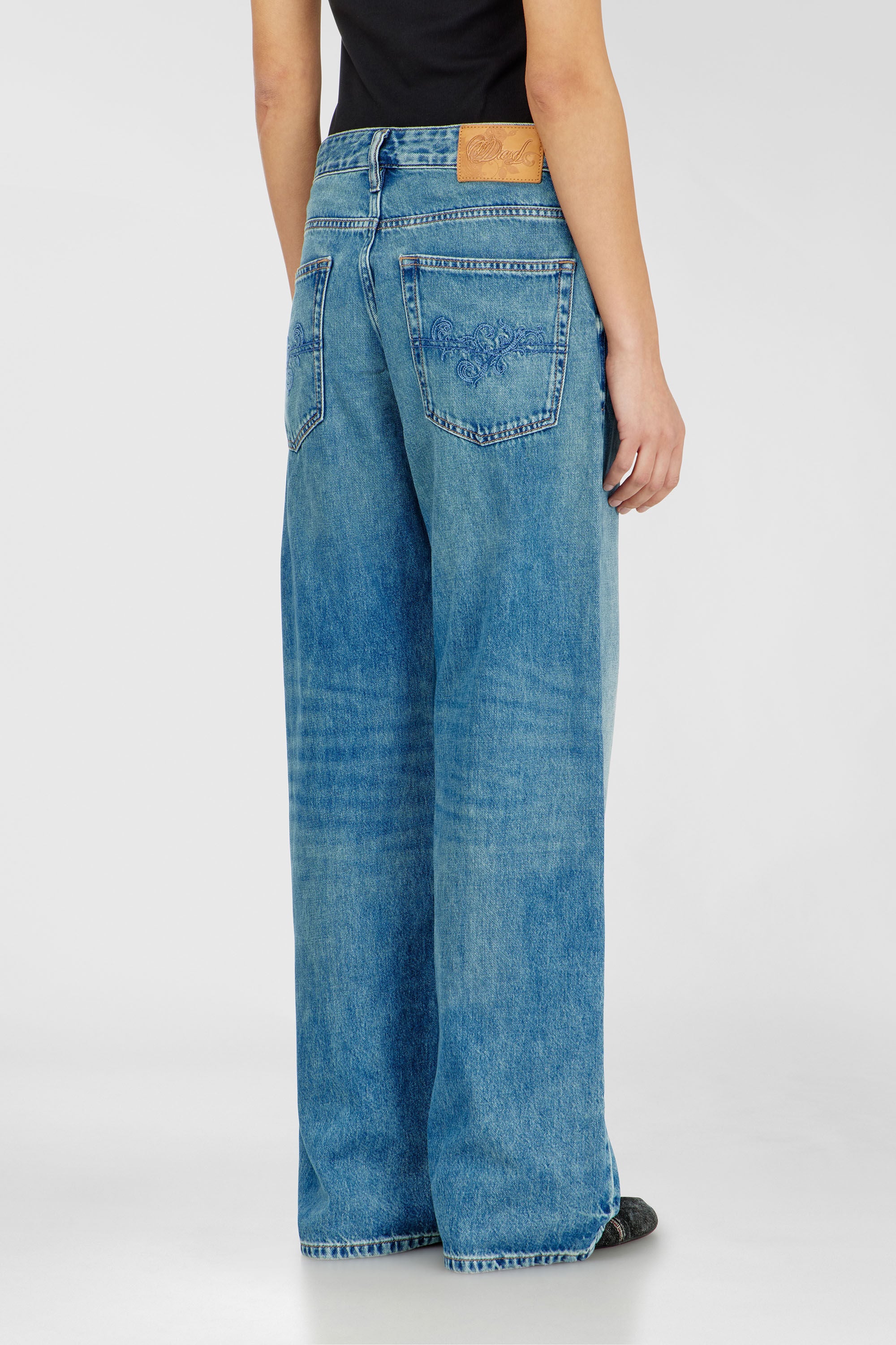 Diesel - Female's Relaxed Jeans 1990 D-Waigee 0TJDI, ミディアムブルー - 5