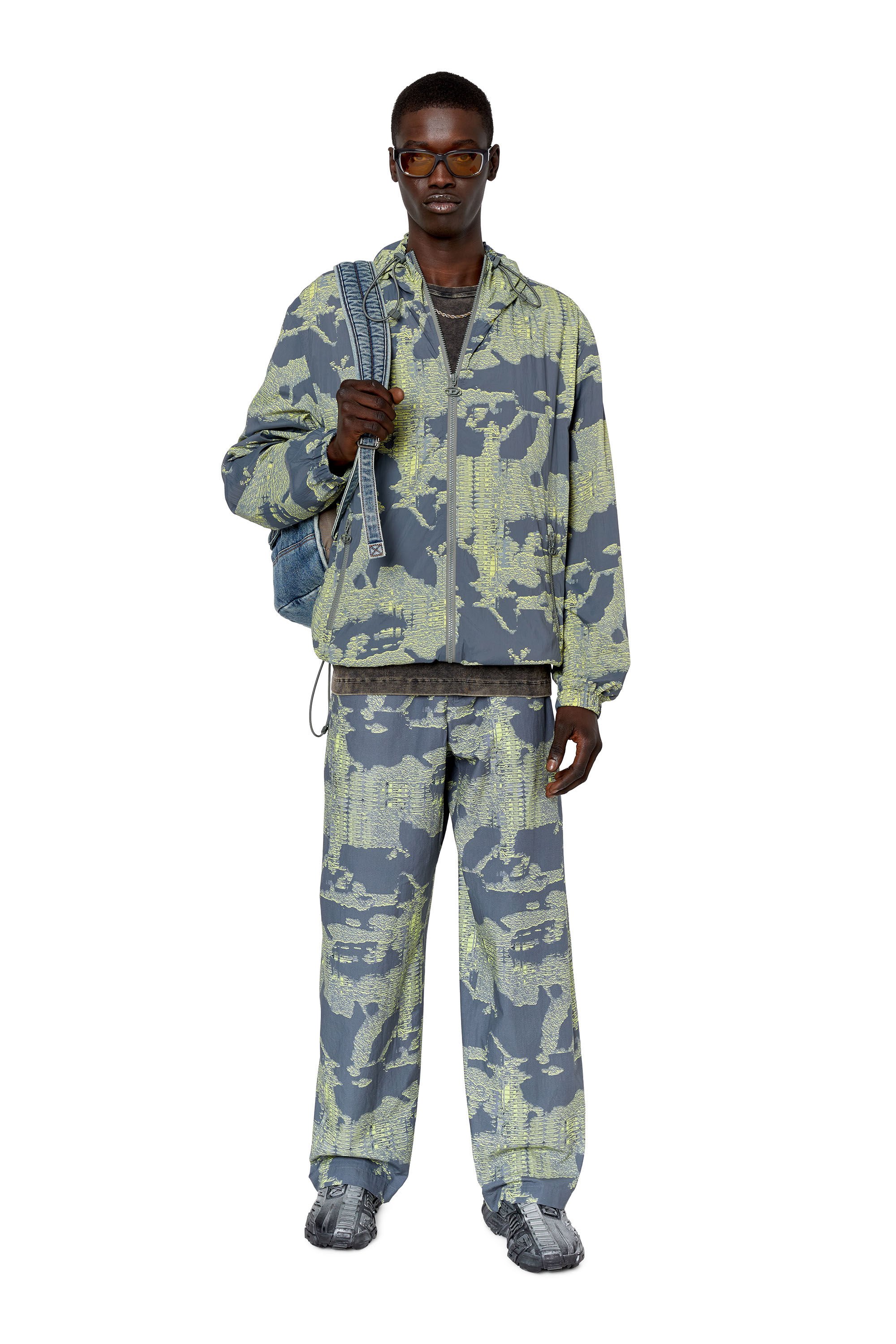 Diesel - J-WARRETT-CMF-A, Male's ジャケット マウンテンパーカー カモフラ in グレー/グリーン - 1