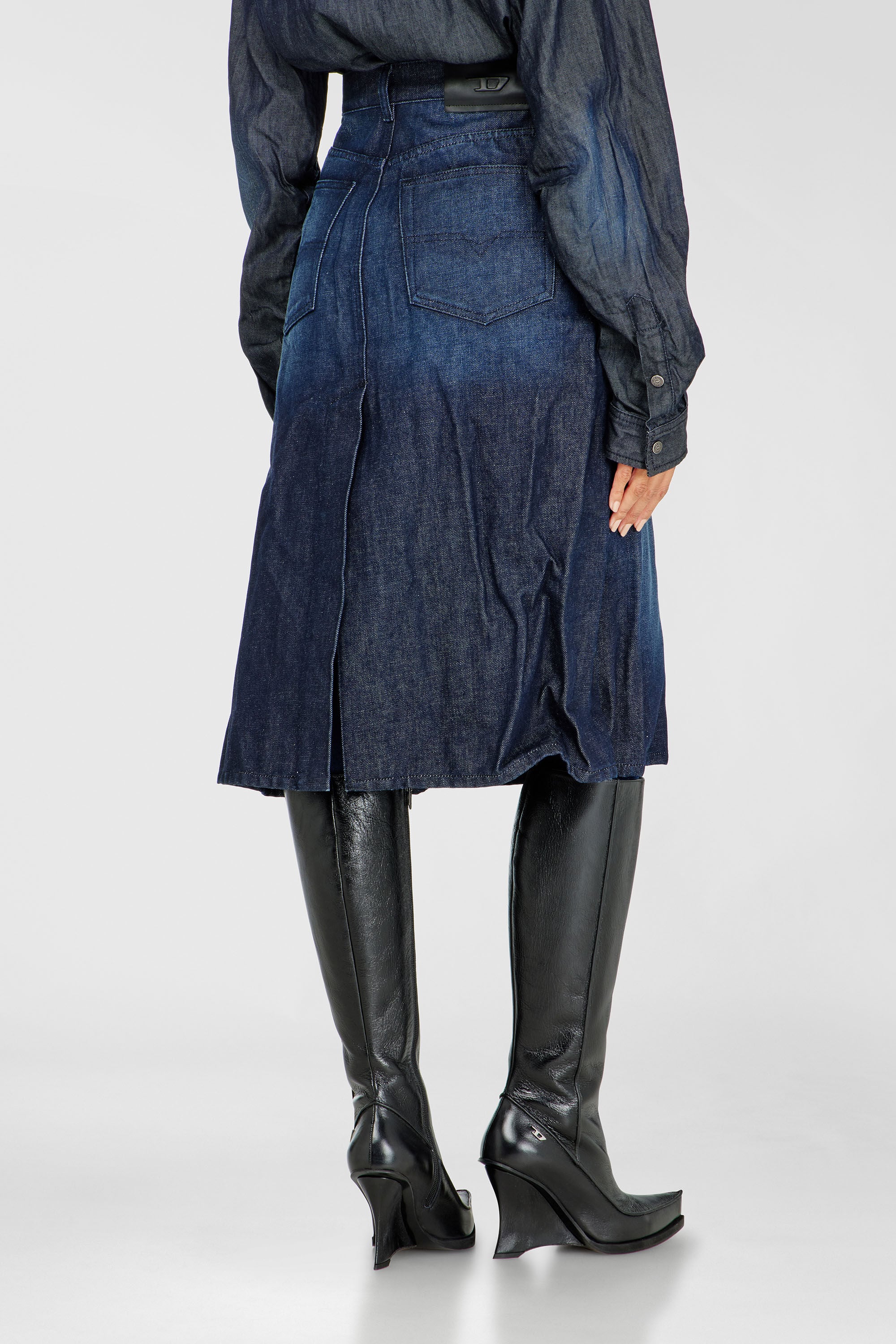 Diesel - DE-IRTI-FSJ, Female's Midi skirt in creased denim in ダークブルー - 4