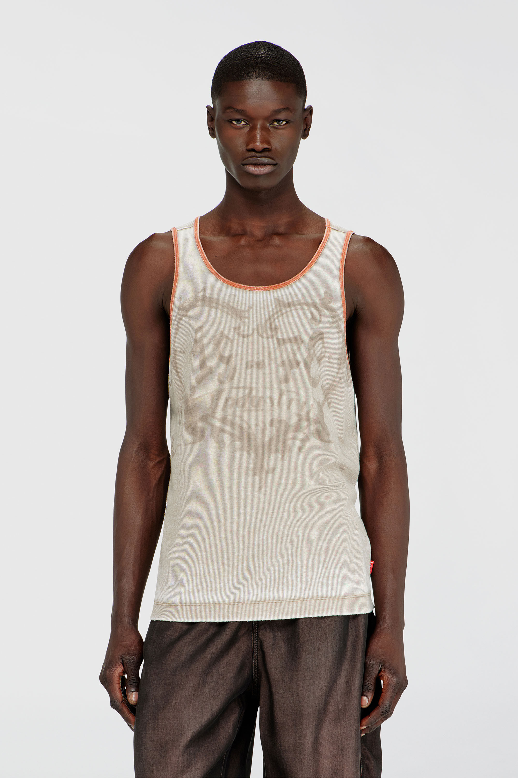 Diesel - T-HIRST, Male's スリーブレストップ in ベージュ - 3