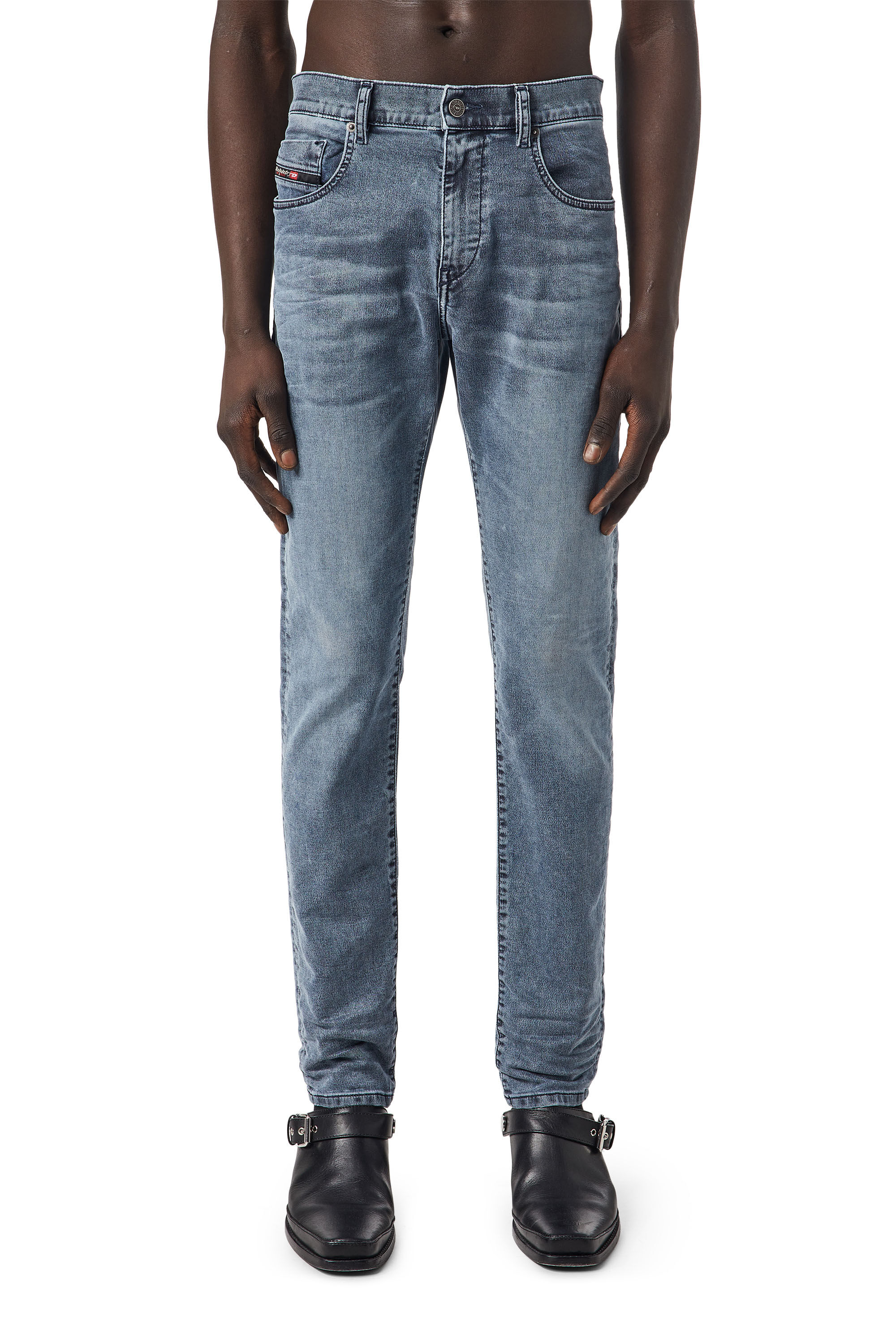 D-Strukt JoggJeans® 069ZY MEN: ミディアムスリムデニム ｜ディーゼル