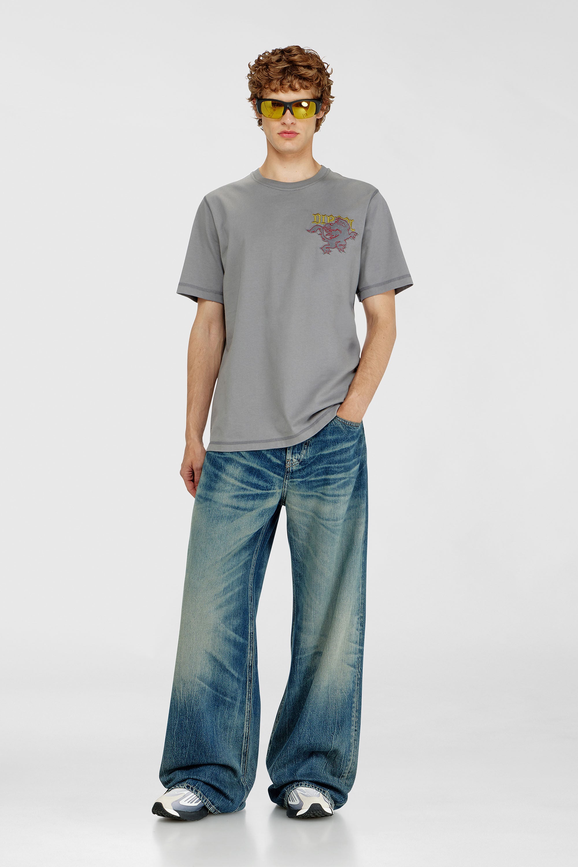 Diesel - T-ADJUST-NOTCH, Male's Tシャツ in グレー - 1