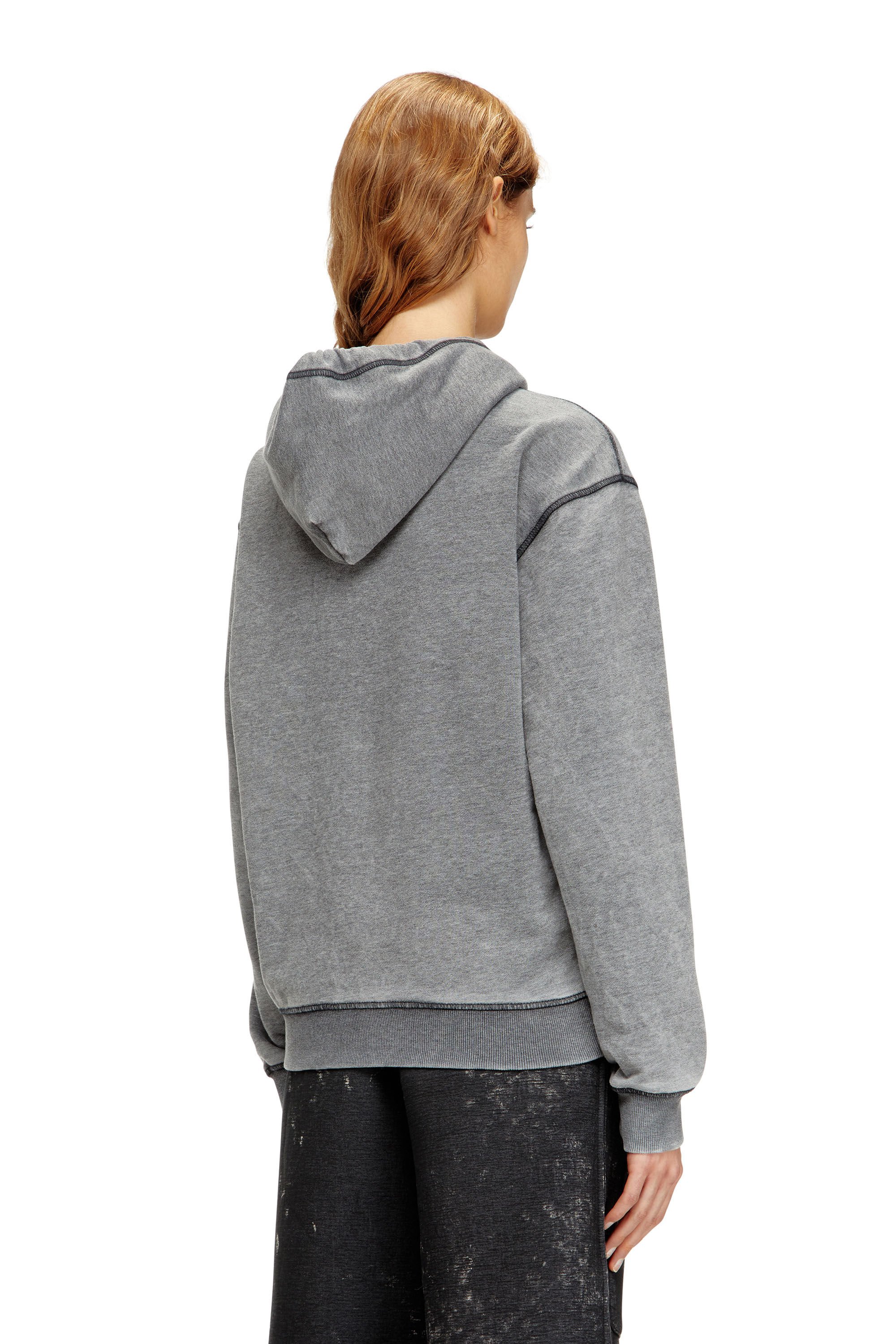 Diesel - F-NORMY-HOOD-S1, Female's Regulär geschnittenes Sweatshirt aus weichem Baumwoll-Poly-Fleece, veredelt mit Burnout-Waschung und kontrastierenden Covernähten. Die Kapuze ist mit einem flachen Baumwollkordelzug mit ovalen D-förmigen Kunststoffspitzen versehen, während ein digital gedrucktes Grafikmotiv mit aufgebrachten Strasssteinen auf der Brust einen markanten Effekt verleiht. in グレー - 4