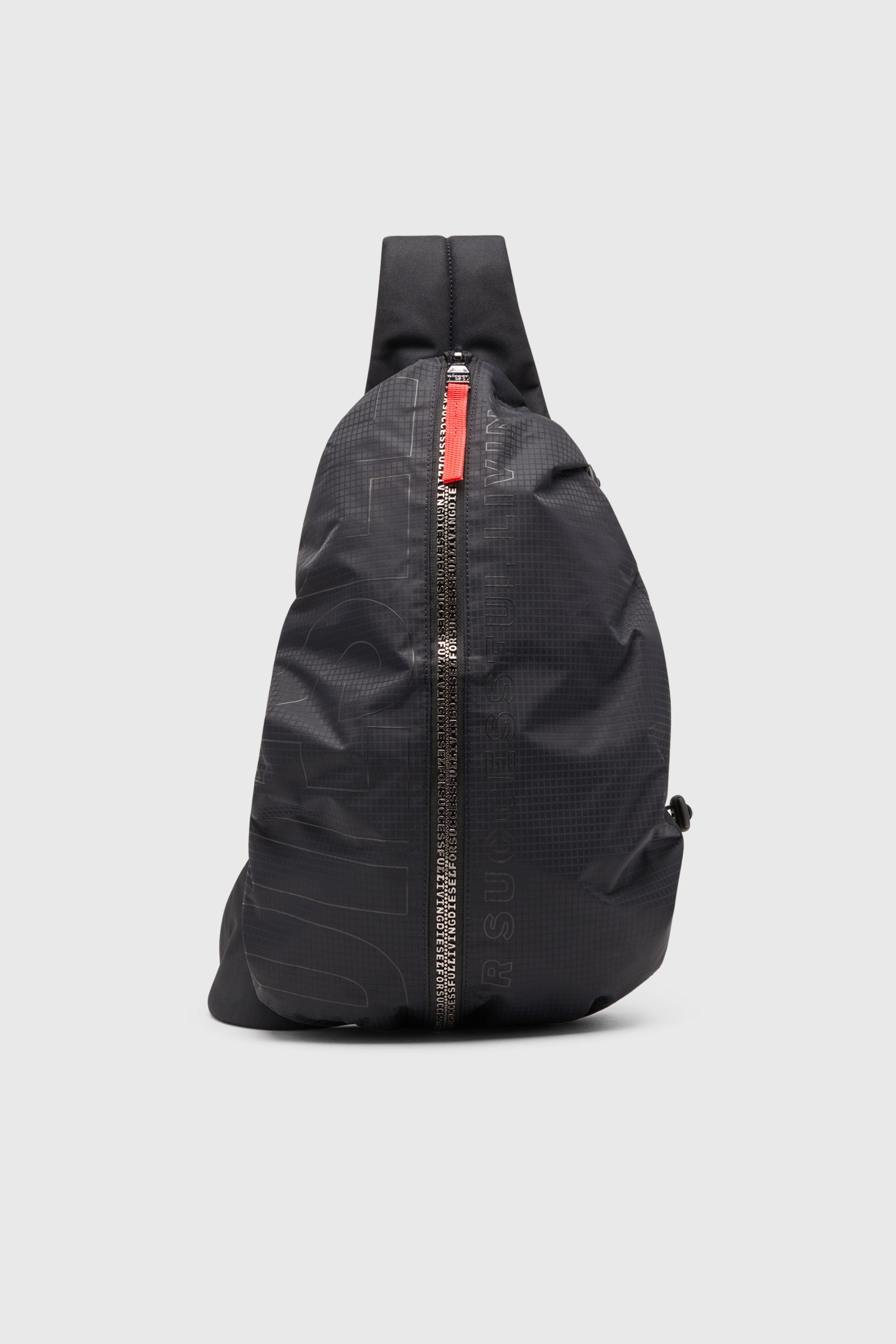 正規品ディーゼル　スリングバッグ　39600円 ZIP-D SLING BAG X Zip-D-Sling backpack in check-jacquard shell