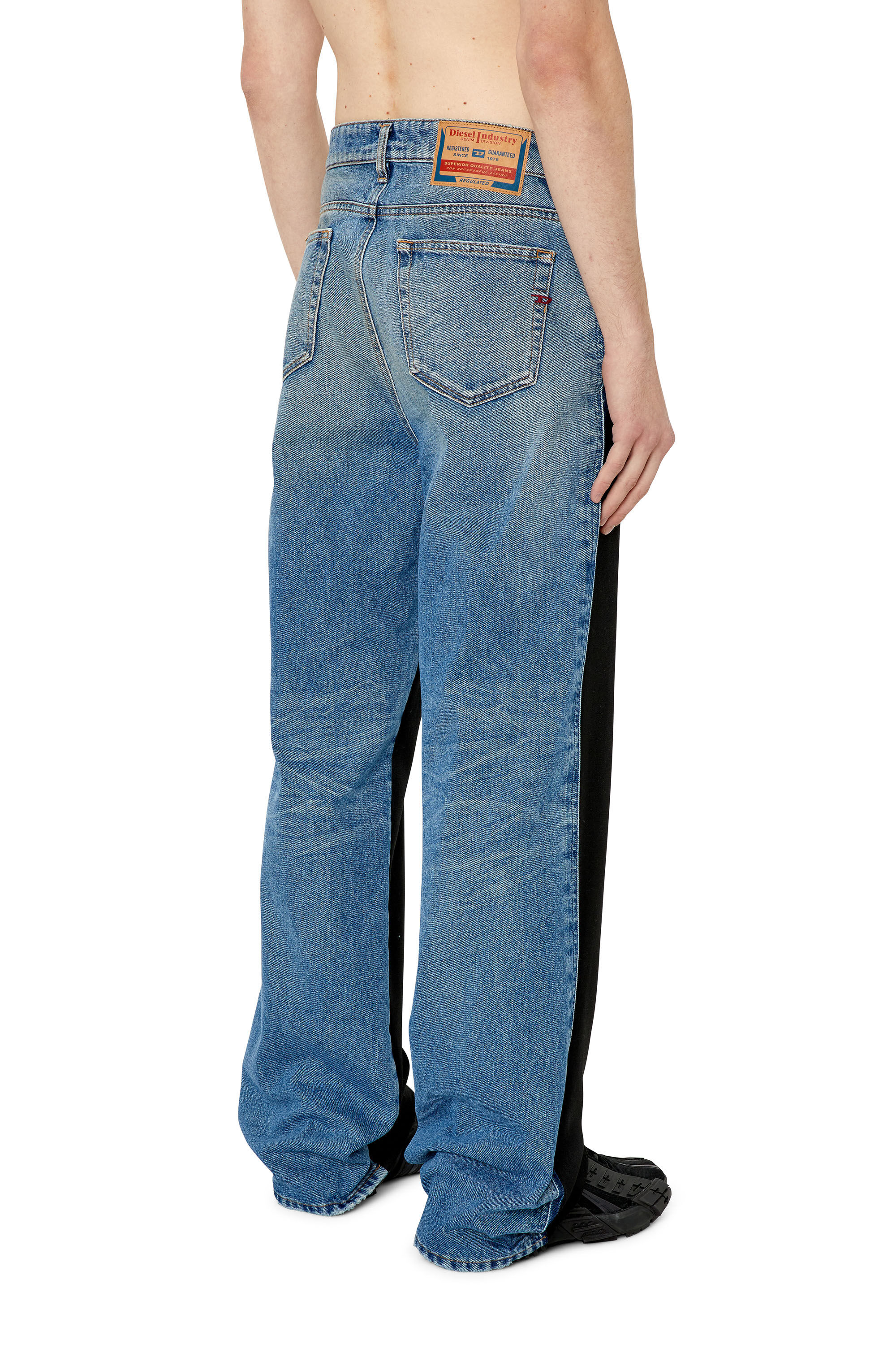 Diesel - P-HAKU, Male's ルーズフィット パンツ デニム in null - 2