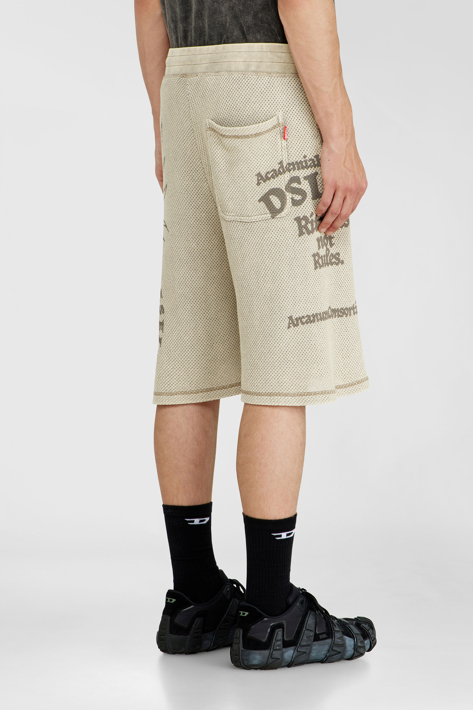 Diesel - P-ERRY, Male's ショートパンツ in ベージュ - 4