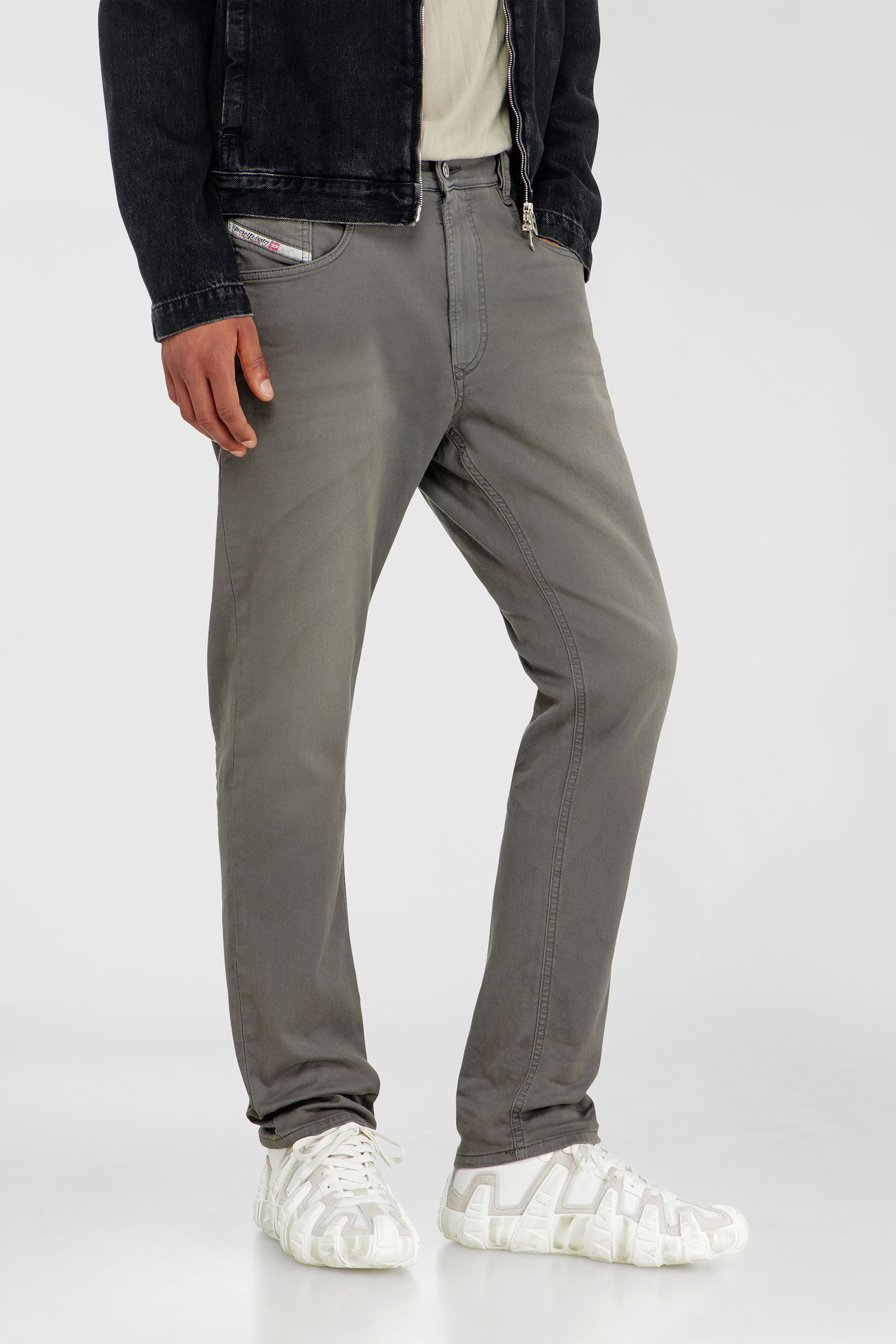 Diesel - Male's Regular 2032 D-Krooley-BW Joggjeans&reg; 0670M, グレー - 5