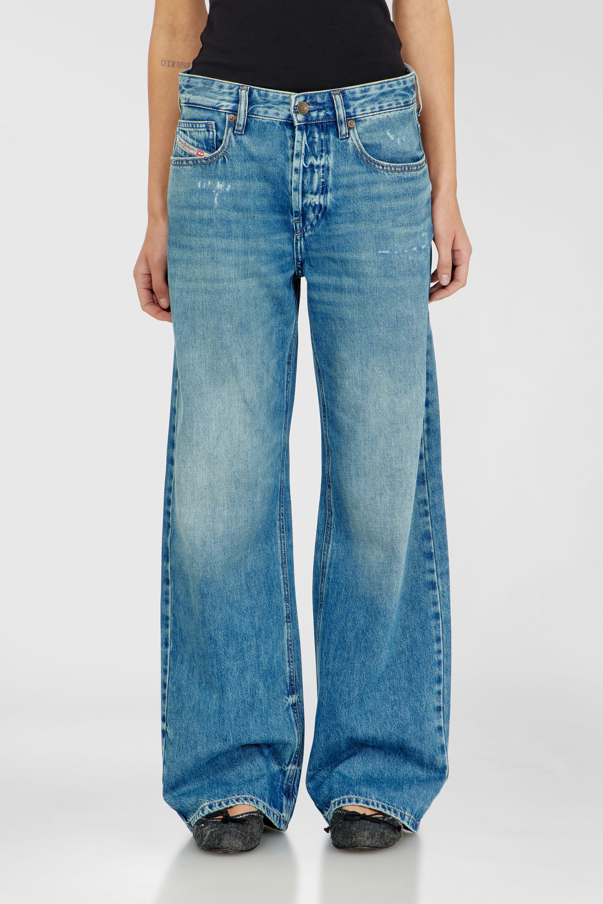 Diesel - Female's Relaxed Jeans 1990 D-Waigee 0TJDI, ミディアムブルー - 4