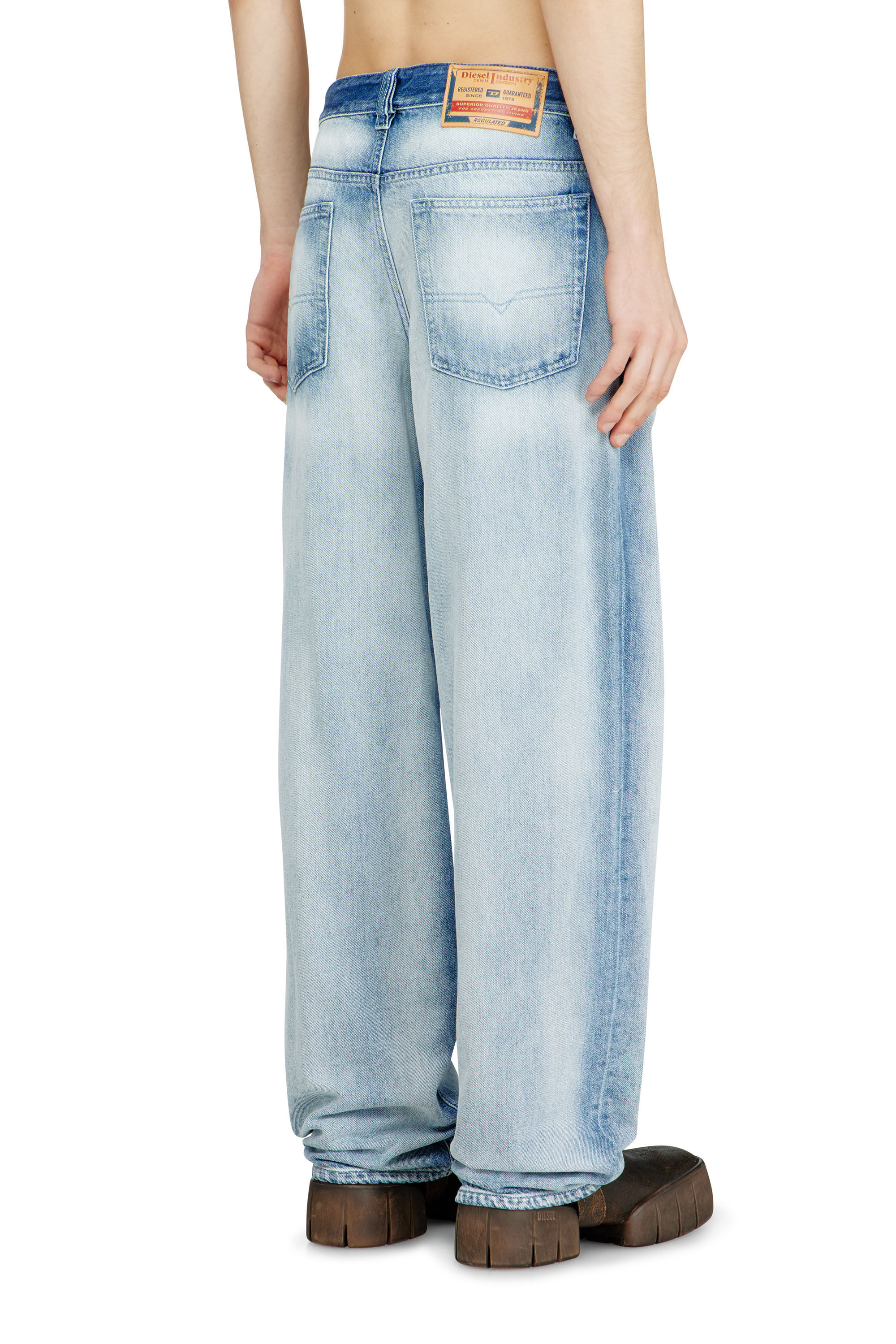 Diesel - Male's Relaxed Jeans 2001 D-Macro 09P29, ライトブルー - 4