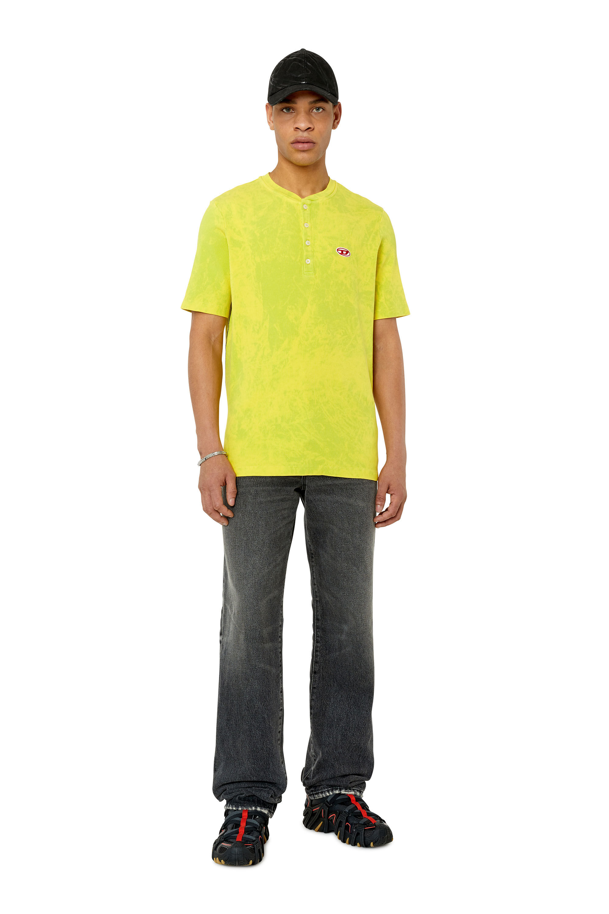 Diesel - T-JUSTRIB, Male's Tシャツ ヘンリーネック in 蛍光グリーン - 1