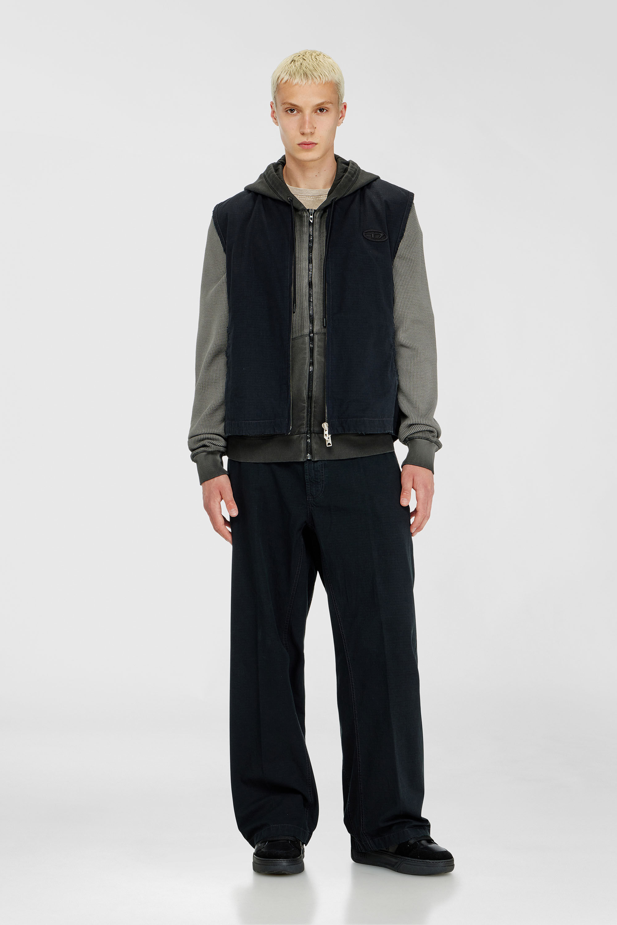 Diesel - J-TYPE-CO-SL, Male's スリーブレスジャケット in ブラック - 1