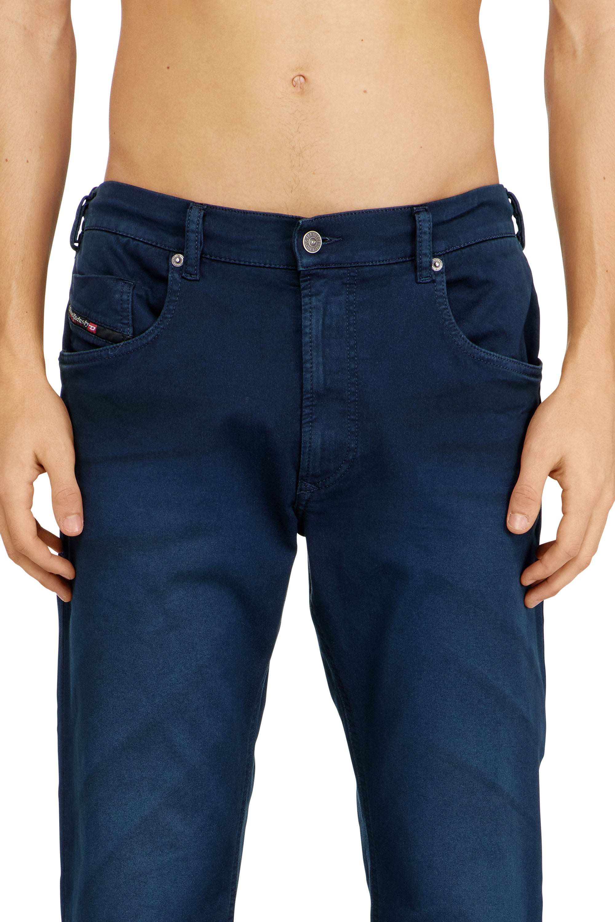 Diesel - Male's Regular 2032 D-Krooley-BW Joggjeans&reg; 0670M, ダークブルー - 5