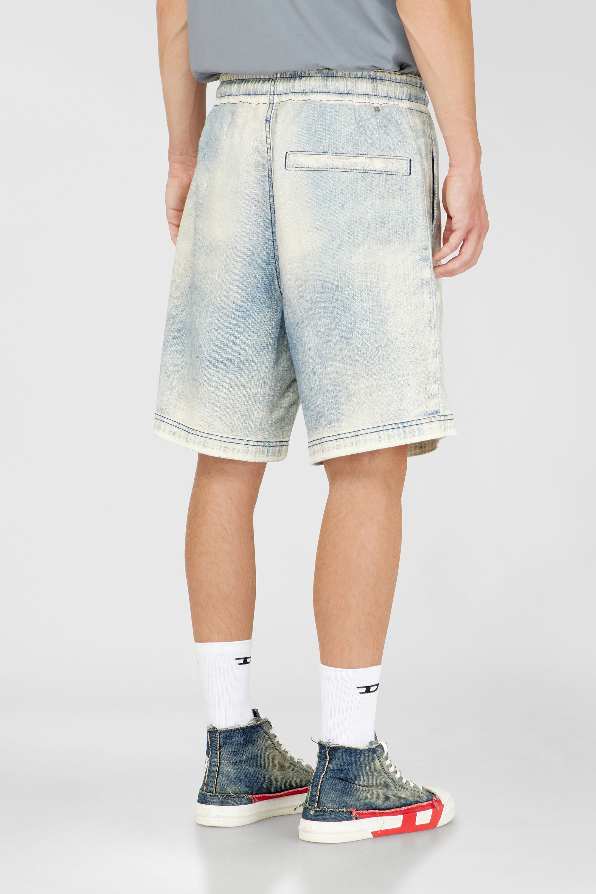 Diesel - D-BOXY JOGGJEANS, Male's ジョグ ショートパンツ in ライトブルー - 4