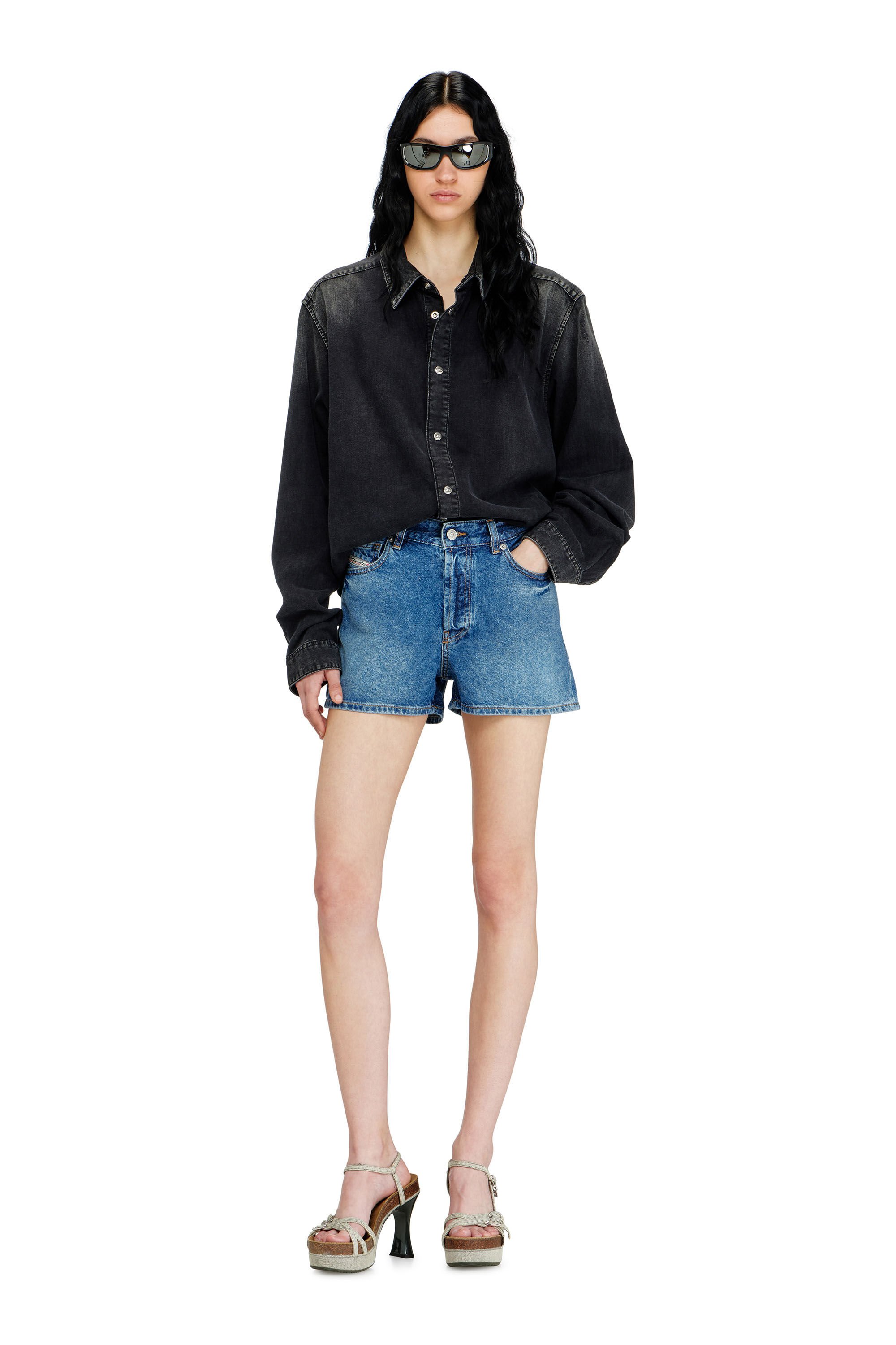 Diesel - DE-HELIOS, Female's Denim shorts in worn-in denim in ミディアムブルー - 1