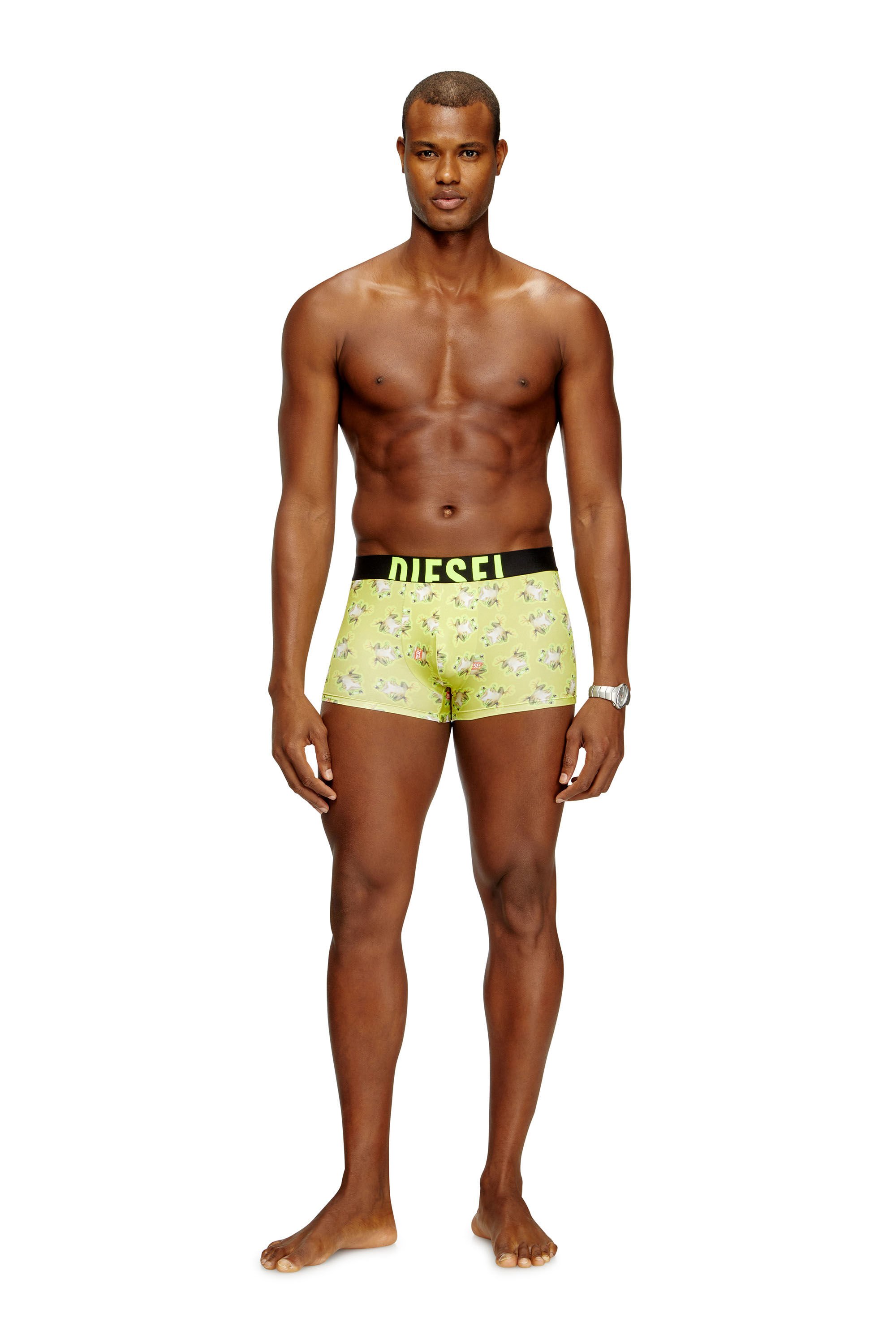 Diesel - DAMIEN-D-POP-40, Male's Herren-Boxershorts mit durchgehendem Animal-Print für einen verspielten Akzent. Abgeschlossen mit einem 4 cm breiten elastischen Jacquard-Bund, der mit einem auffälligen Diesel-Logo versehen ist. Die weiche Strickkonstruktion bietet Bewegungsfreiheit und einen stützenden Sitz. in グリーン - 1