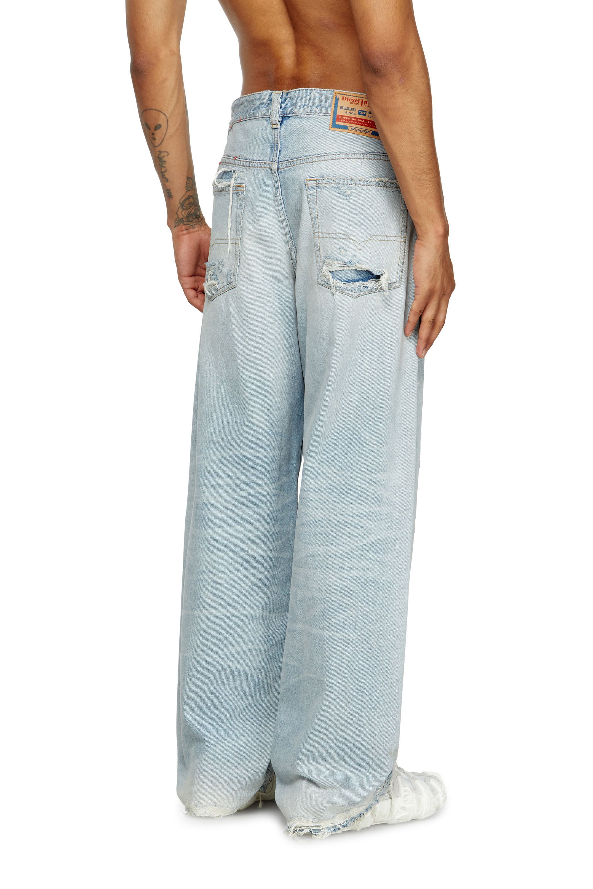 Diesel - Male's Relaxed Jeans 2001 D-Macro 09M53, ライトブルー - 4