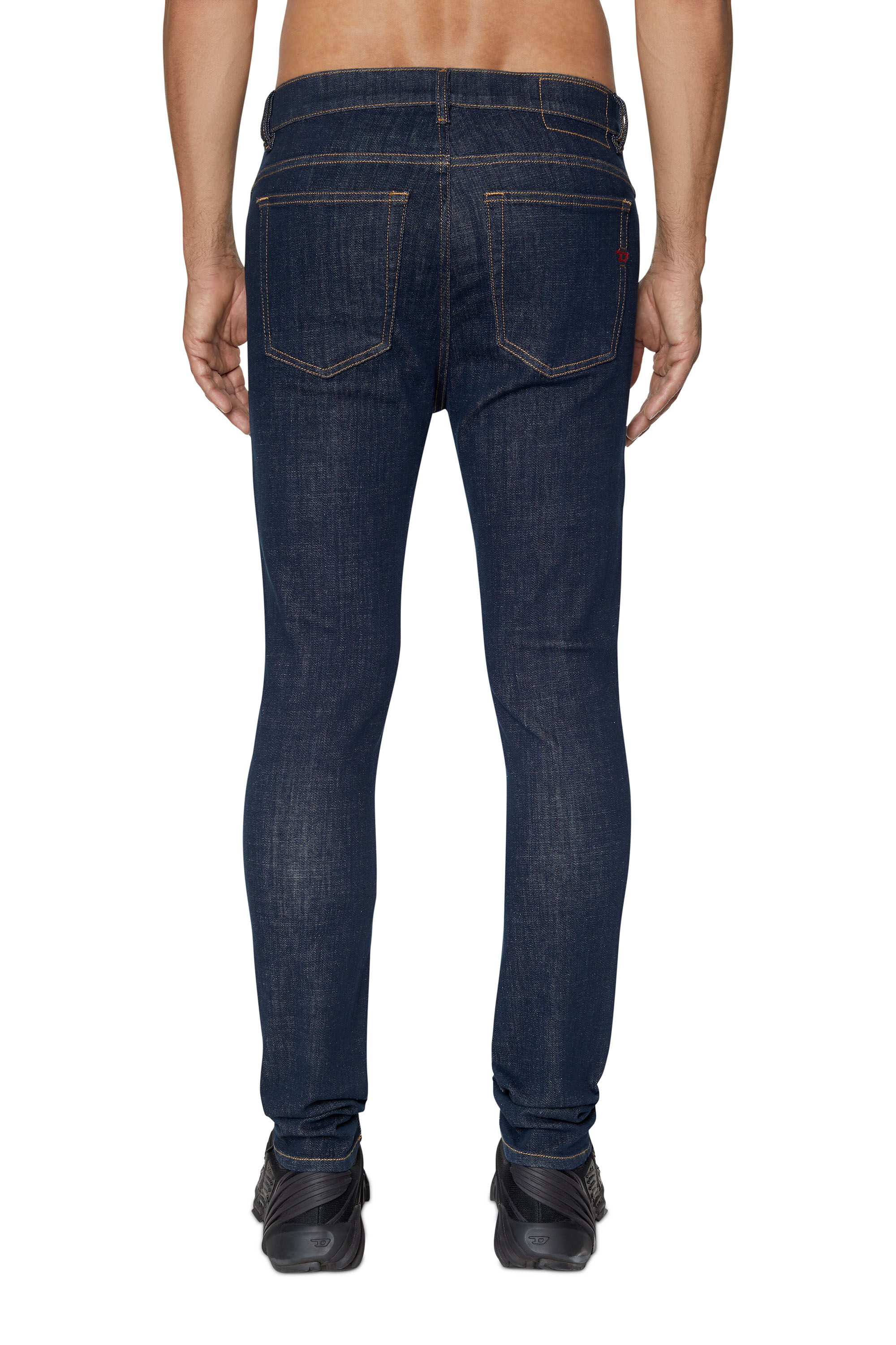 1983 Z9C33 A03584Z9C33 デニム(MEN)|DIESEL(ディーゼル)公式 