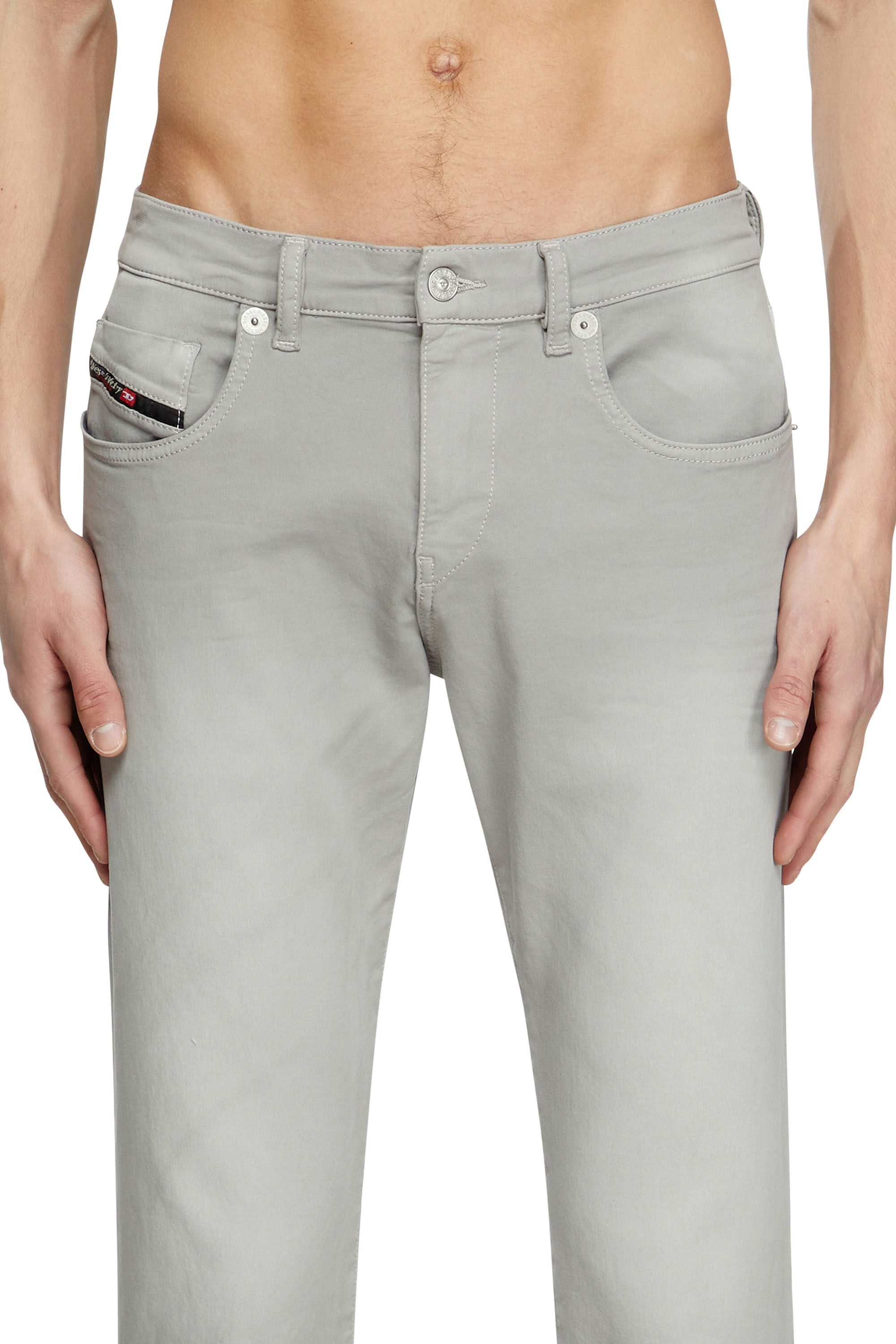 Diesel - Male's Slim 2060 D-Strukt Joggjeans® 0670M, ライトグレー - 4